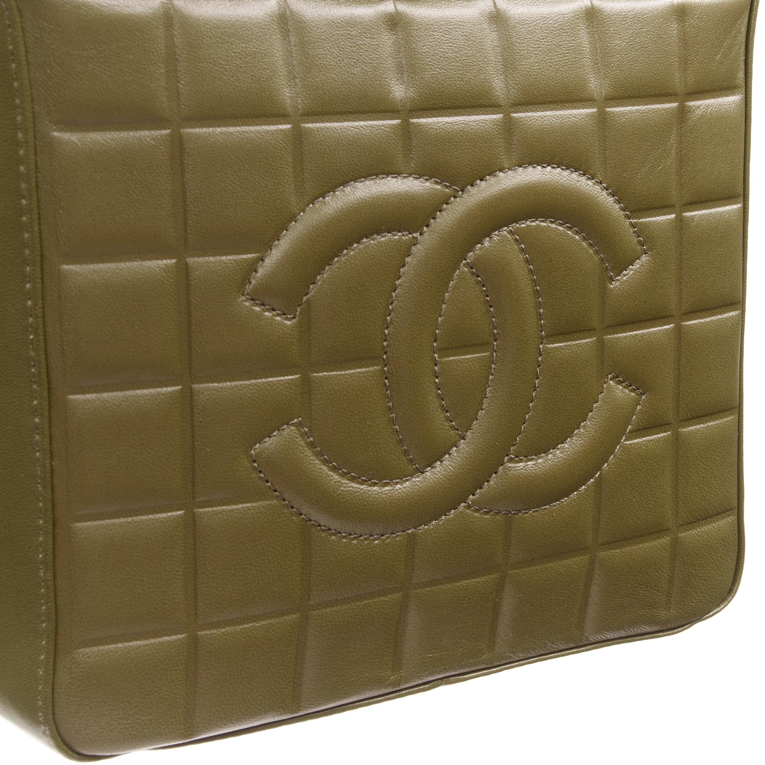 CHANEL Chocolate Bar square emboss quilted CC green leather small shoulder bag In Excellent Condition In Hong Kong, NT