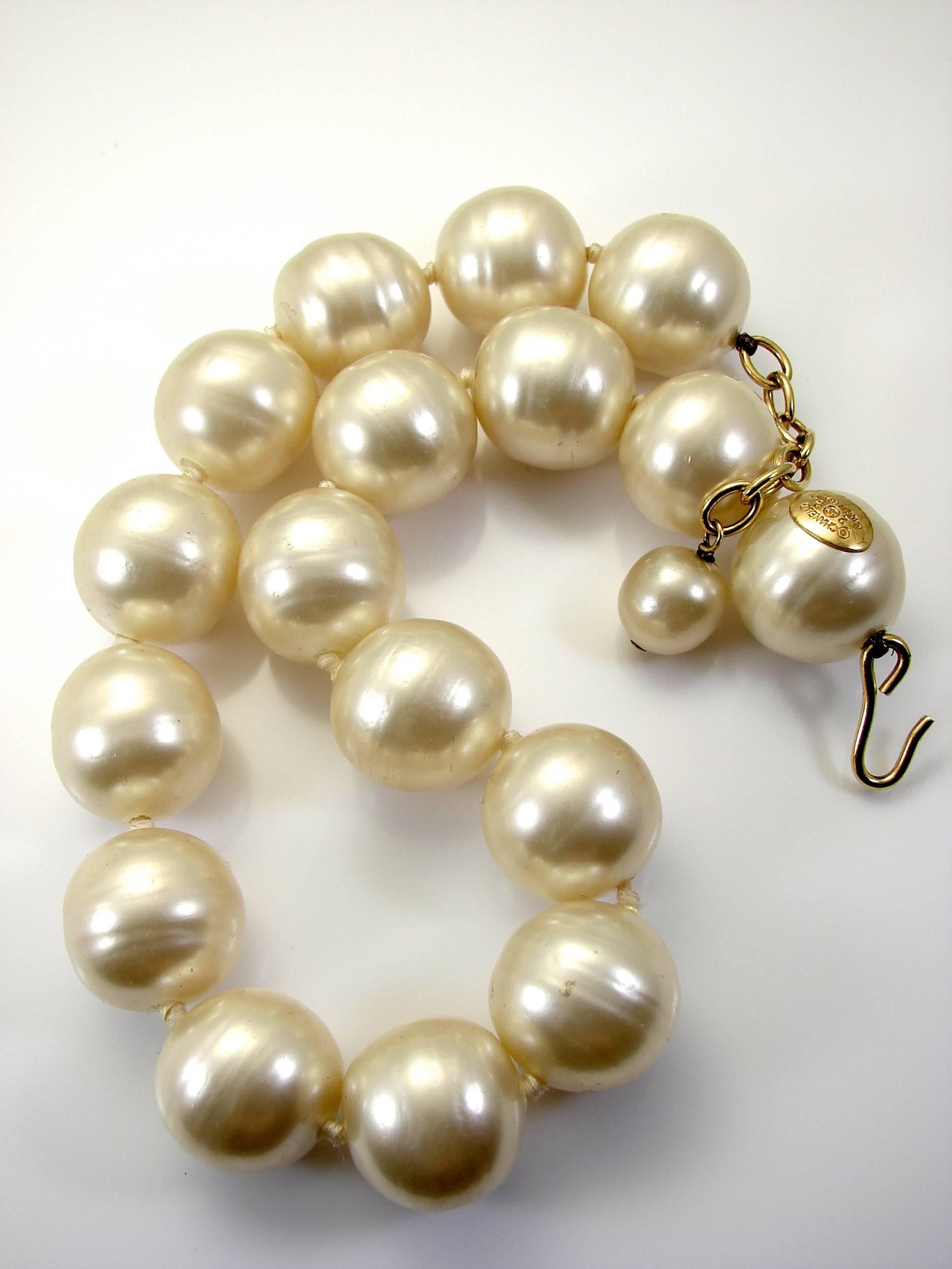 Women's Chanel Choker Necklace Baroque Pearls Poured Glass 90s Season 2 9 