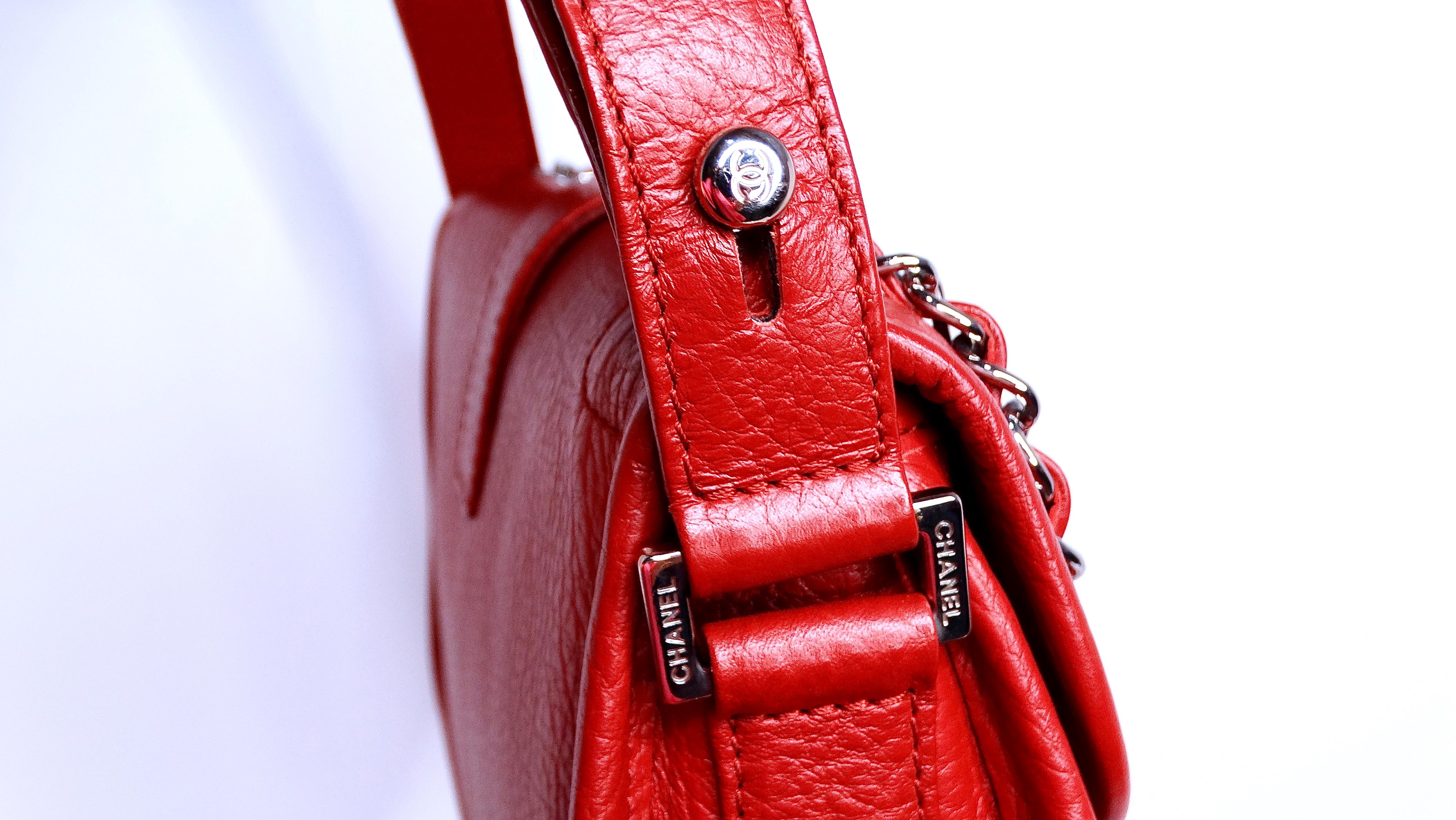 Women's Chanel Circa 2003 Mademoiselle Red Leather Shoulder Bag For Sale