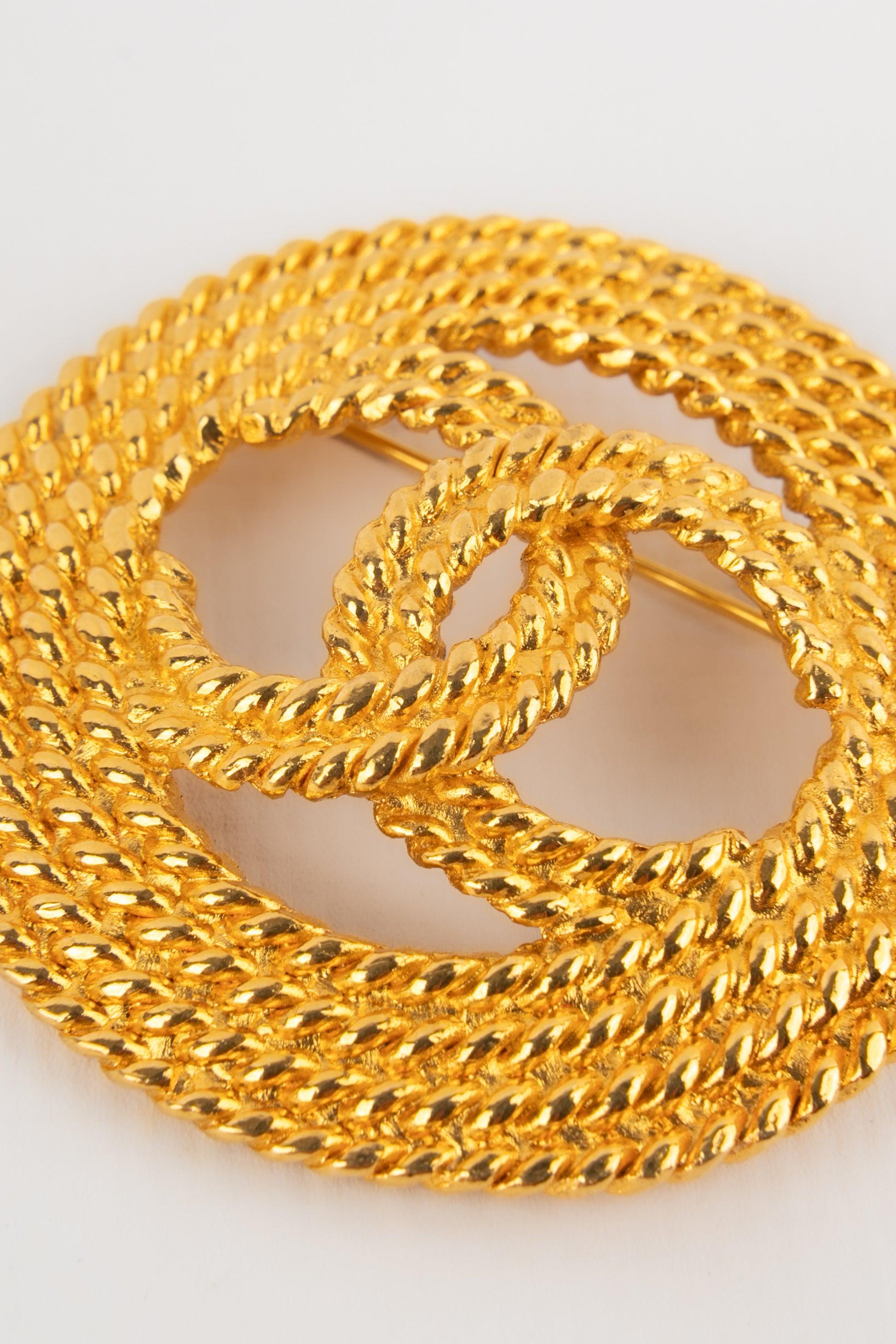Chanel Circular Brooch with CC Logo, 2008 In Excellent Condition In SAINT-OUEN-SUR-SEINE, FR