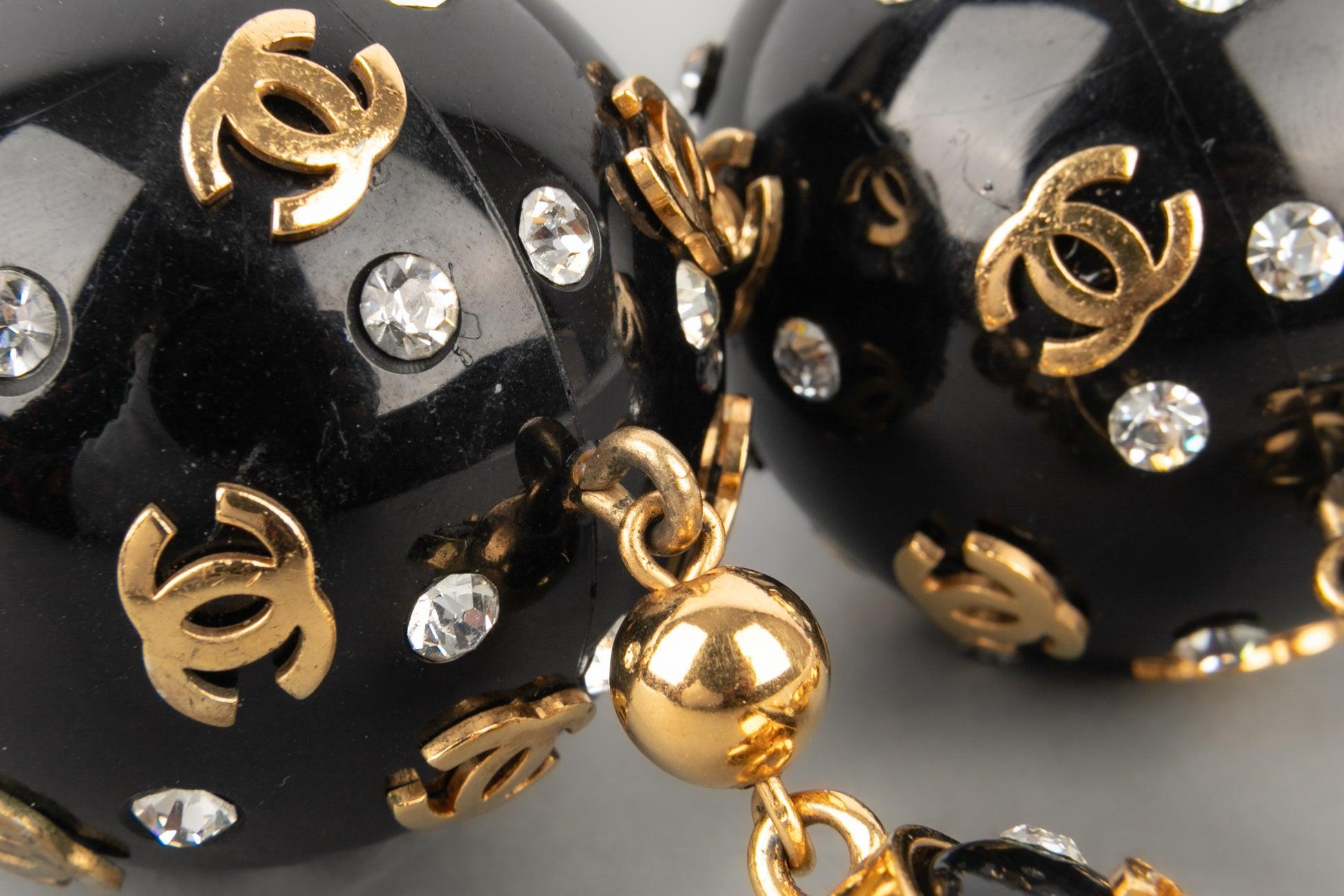 Chanel Circular Earrings with Black Bakelite, 1989 4