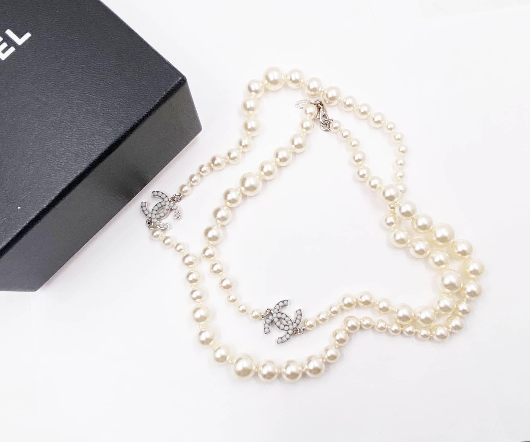 Artisan Chanel Classic 2 Silver CC White Bead Pearl Necklace For Sale