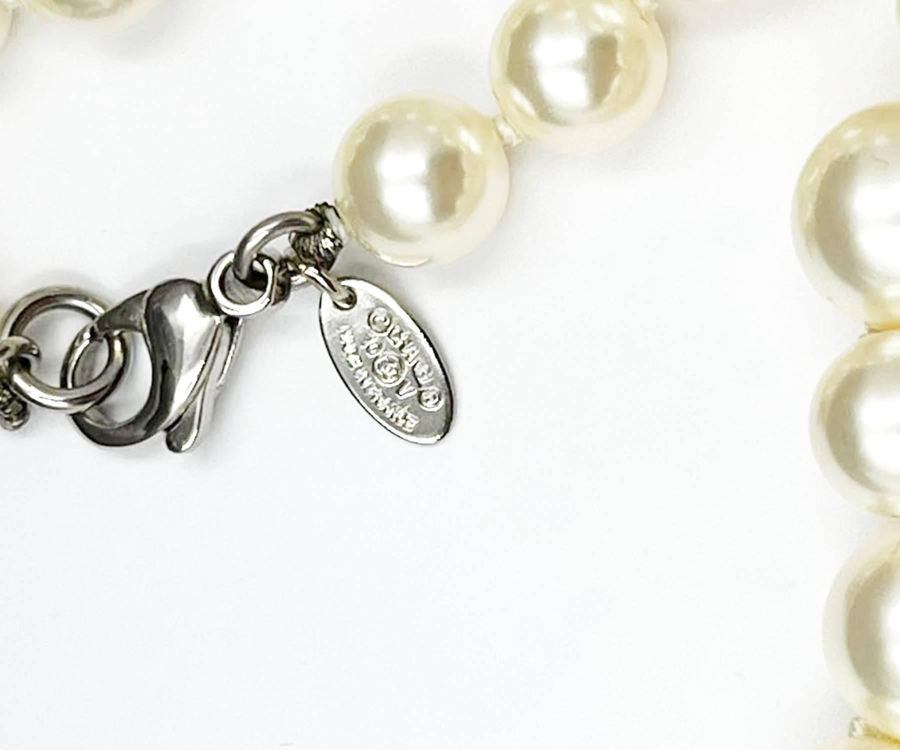 Women's Chanel Classic 2 Silver CC White Bead Pearl Necklace For Sale