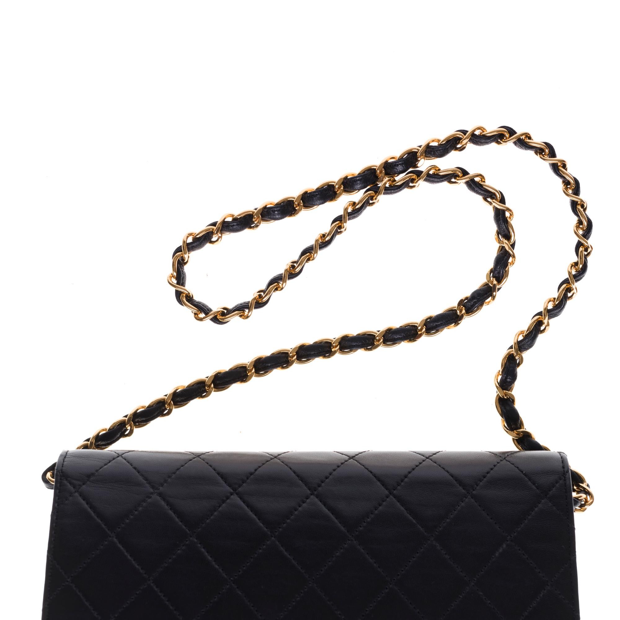 Chanel Classic 22cm shoulder bag in Black quilted lambskin and gold hardware 2