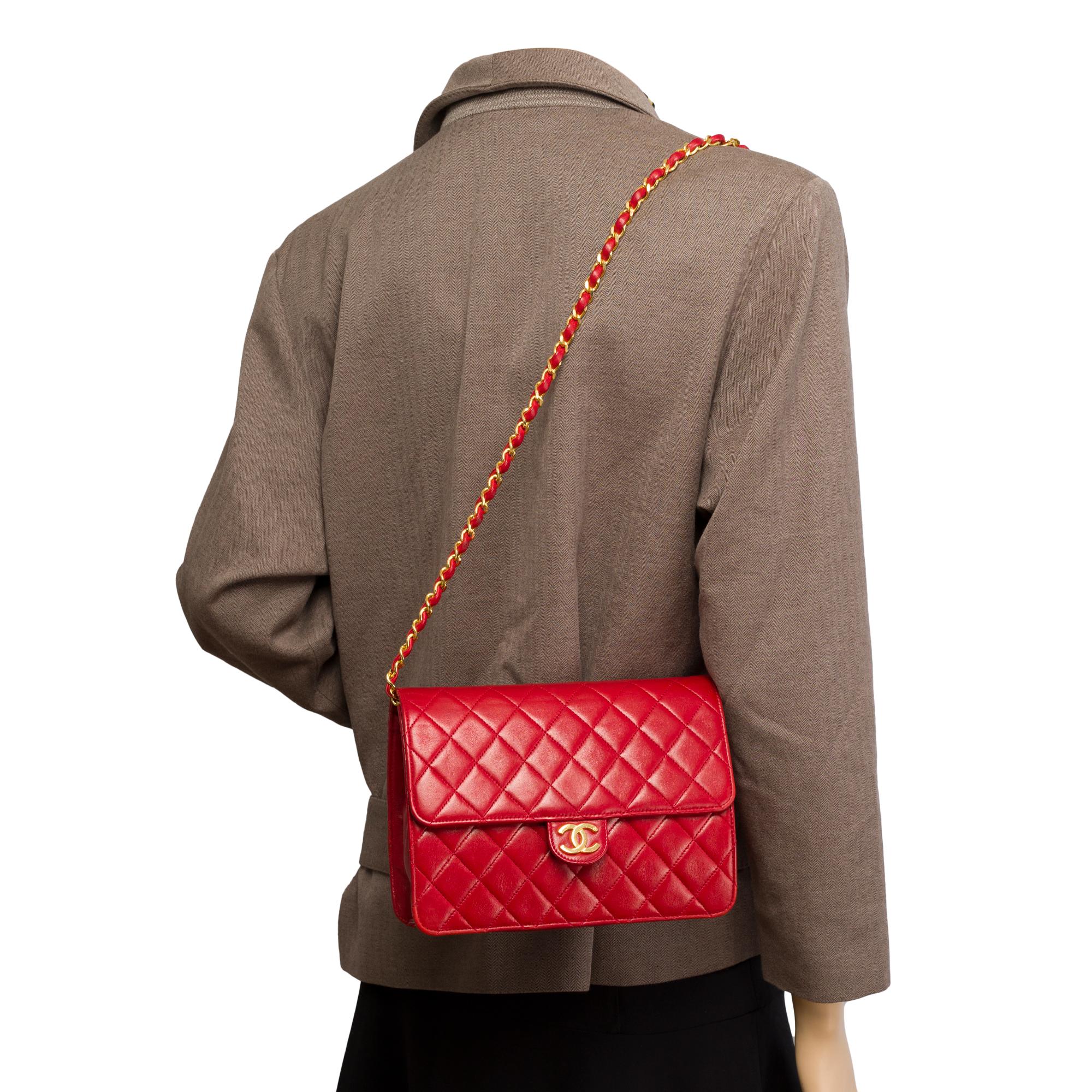 Chanel Classic 22cm shoulder bag in Red quilted lambskin and gold hardware 4