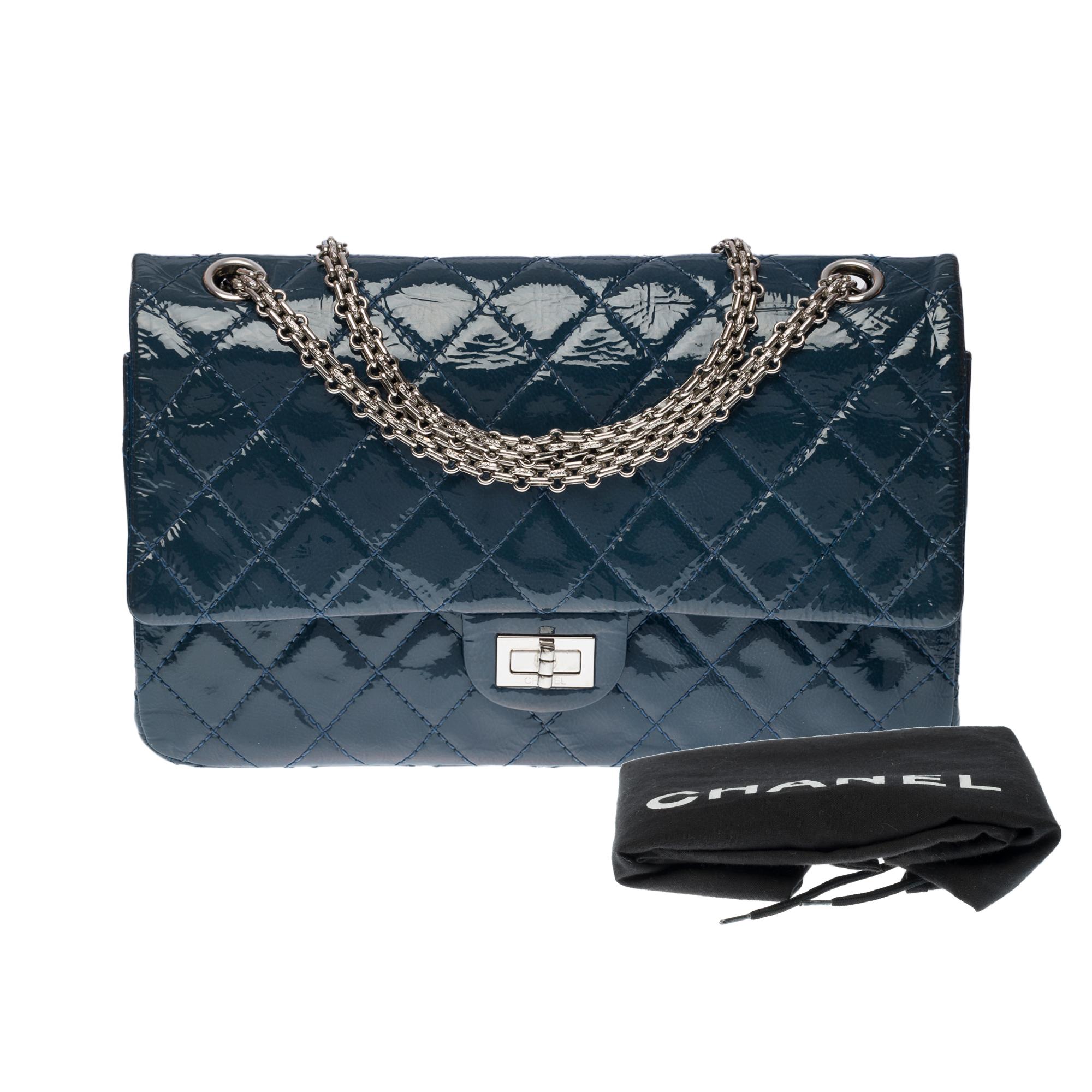 Chanel Classic 2.55 double flap shoulder bag in blue quilted patent leather, SHW 4