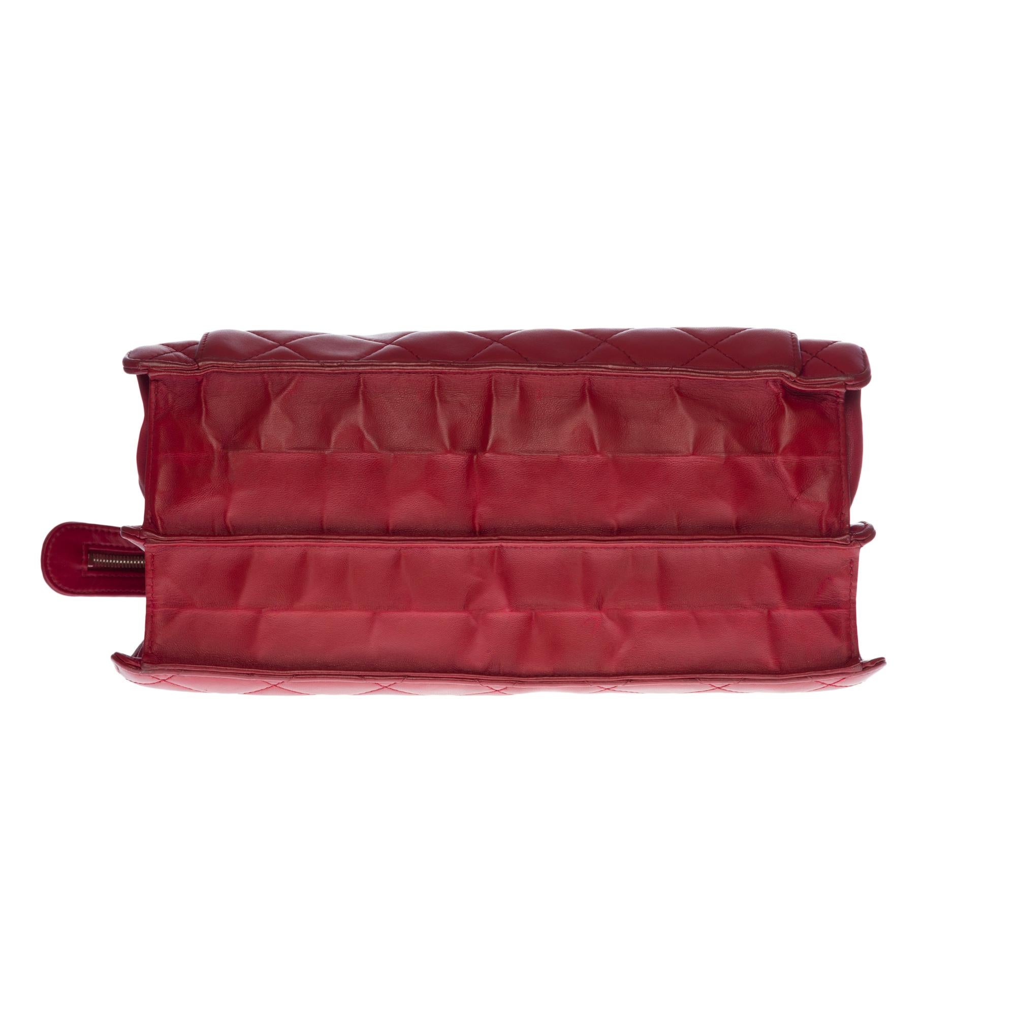 Bolso Chanel Classic 2.55 Maxi en piel acolchada roja, SHW en venta 5