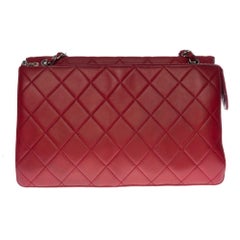 Chanel Classic 2.55 Maxi shoulder bag in red quilted leather, SHW