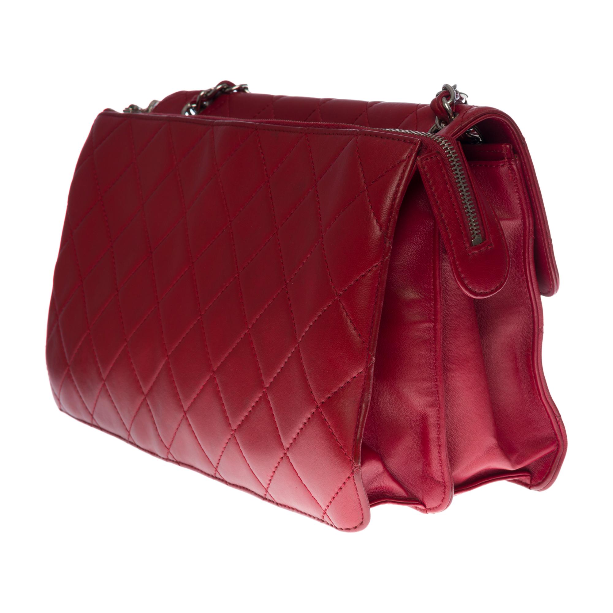 Bolso Chanel Classic 2.55 Maxi en piel acolchada roja, SHW en Bueno estado para la venta en Paris, IDF