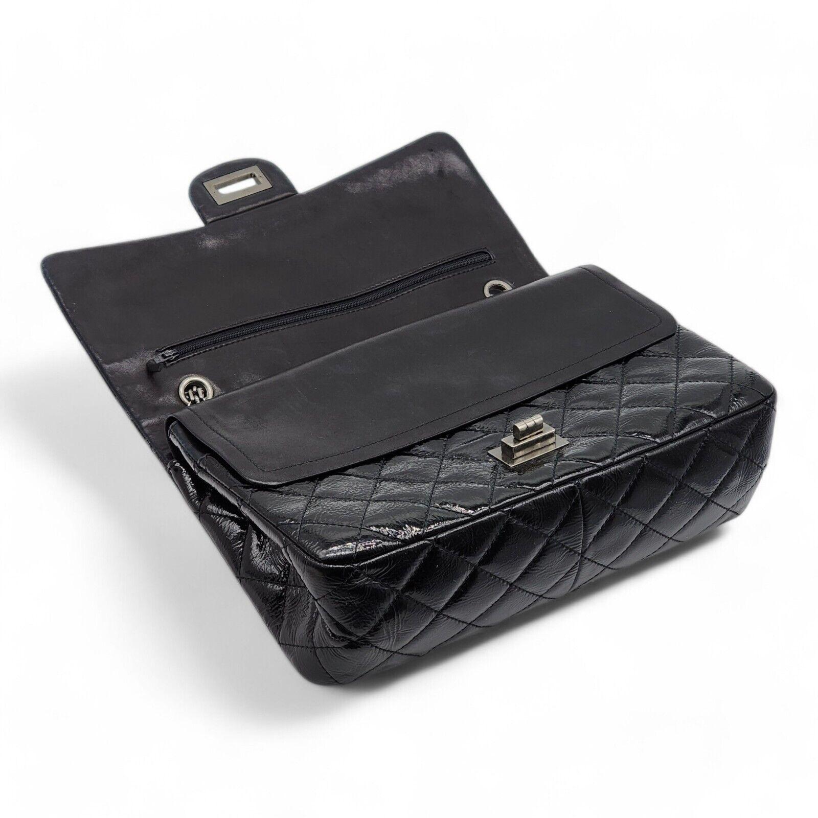 Women's Chanel Classic 2.55 Reissue Jumbo Double Flap Bag - Quilted Patent Leather Black For Sale