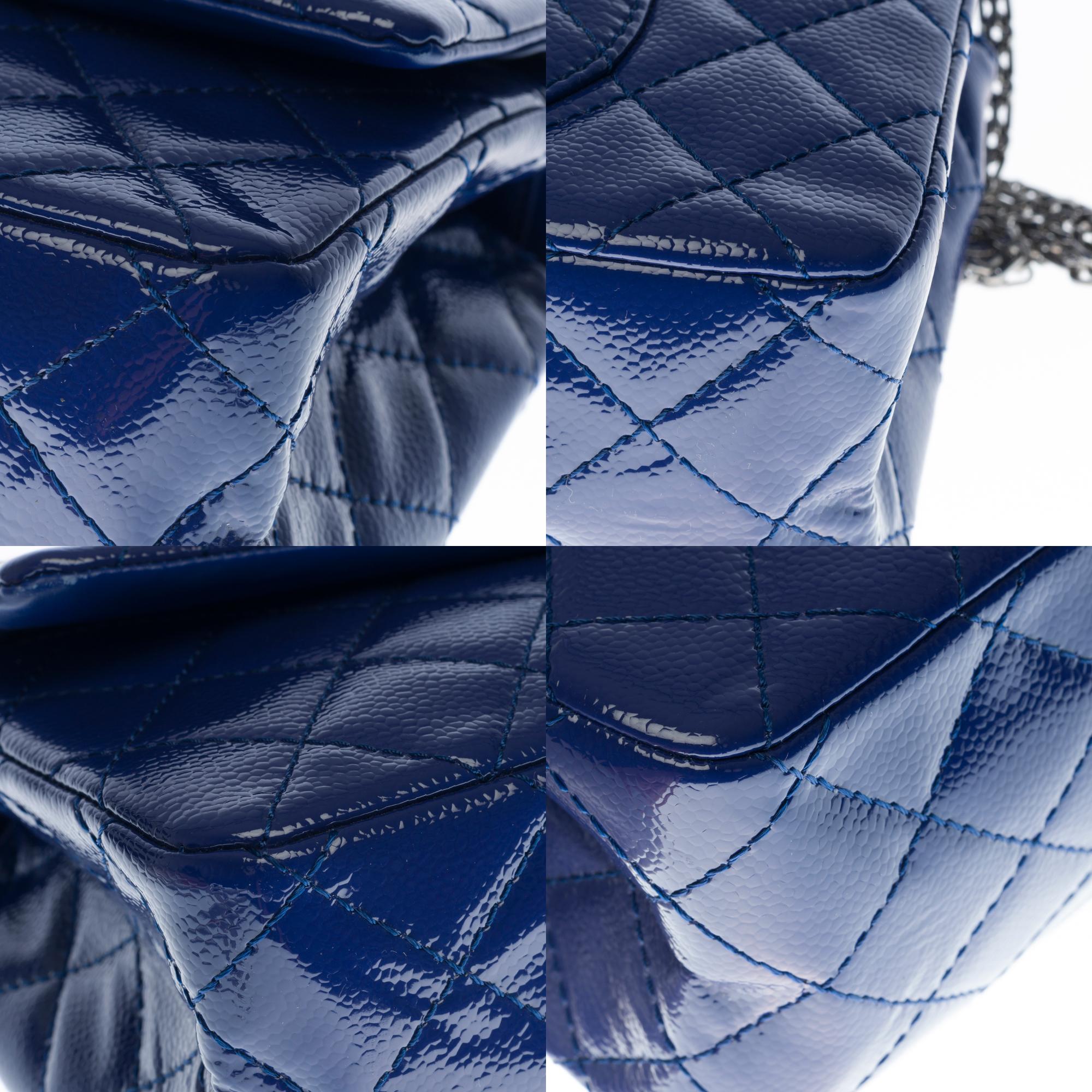 Chanel Classic 2.55 Umhängetasche aus elektrisch blauem gestepptem Lackleder, SHW 5