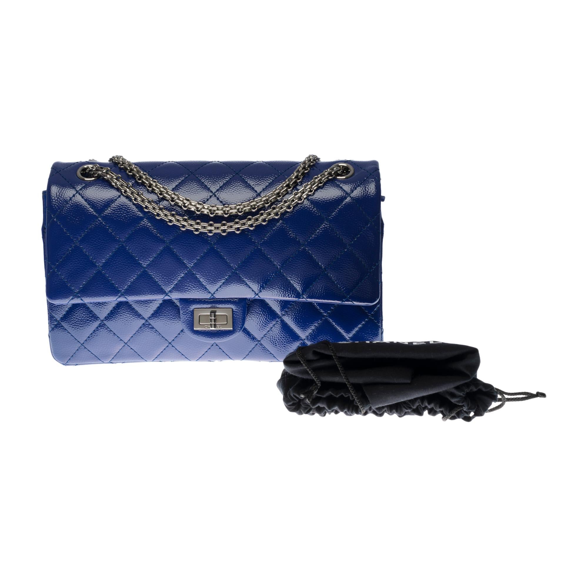 Chanel Classic 2.55 shoulder bag in electric blue quilted patent leather, SHW 3