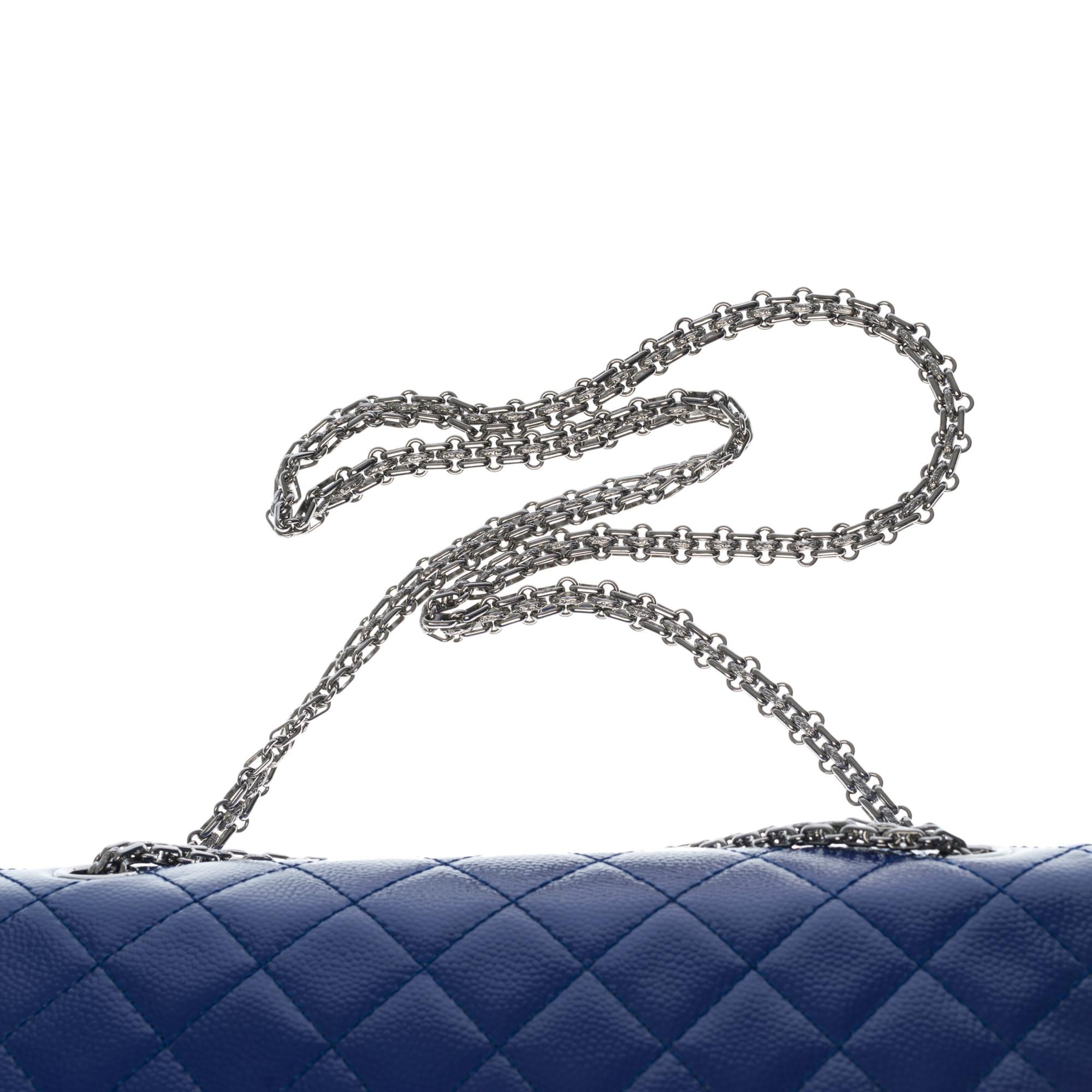 Chanel Classic 2.55 Umhängetasche aus elektrisch blauem gestepptem Lackleder, SHW 3