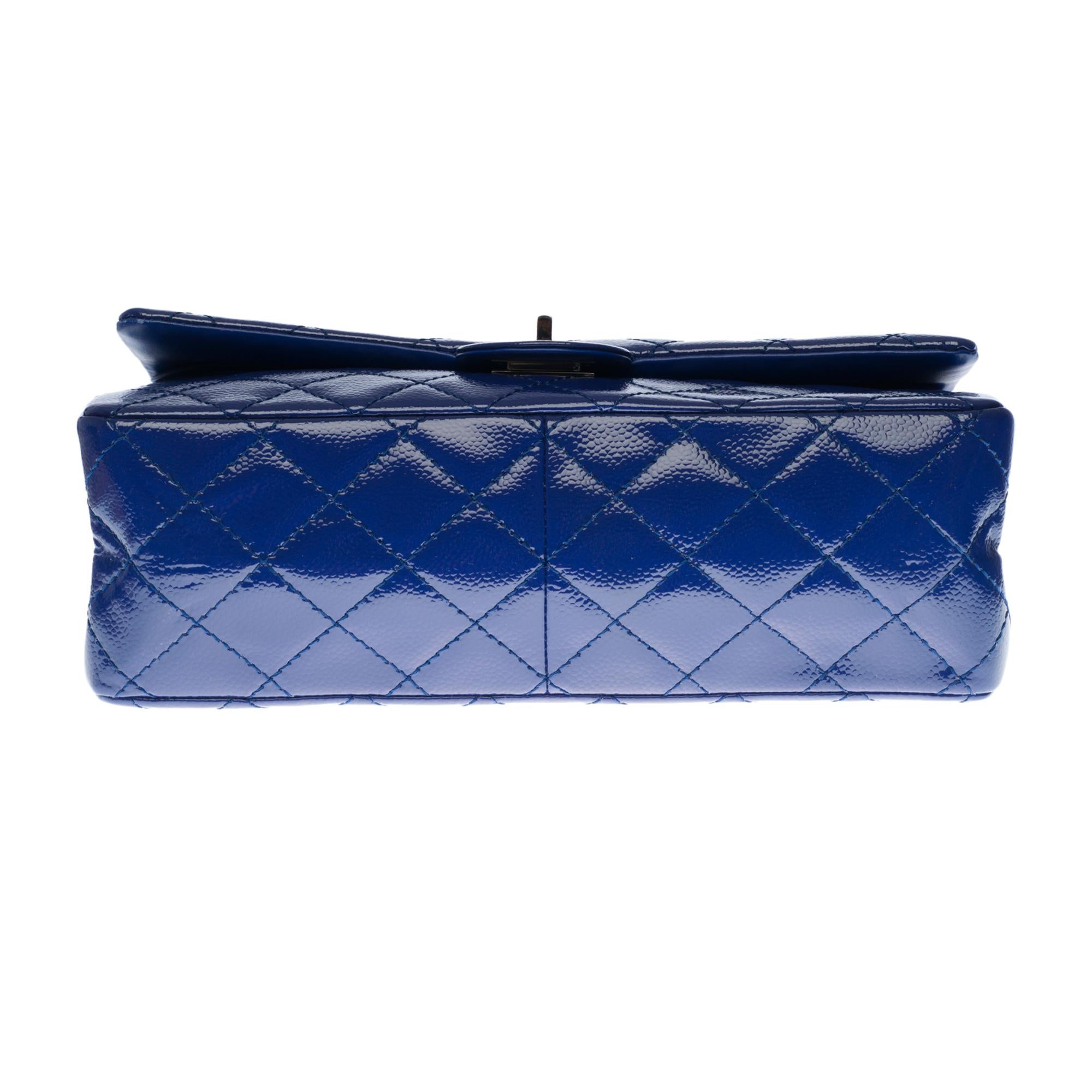 Chanel Classic 2.55 shoulder bag in electric blue quilted patent leather, SHW 1