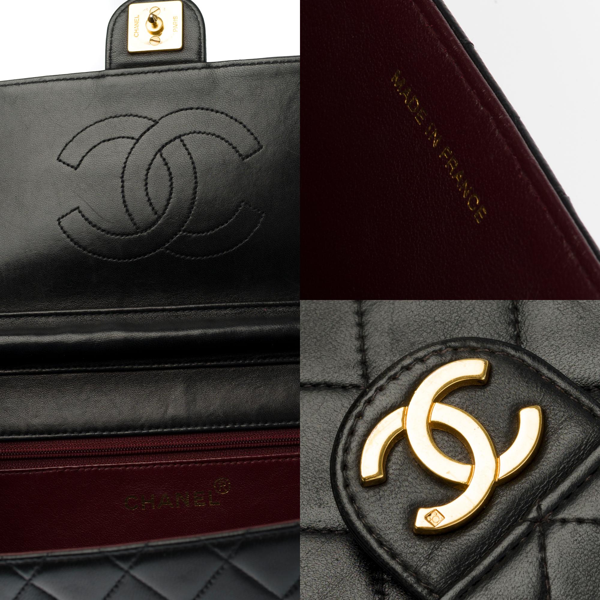 Women's Chanel Classic 25cm shoulder bag in black quilted lambskin and gold hardware