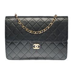 Chanel Classic 25cm shoulder bag in black quilted lambskin and gold hardware