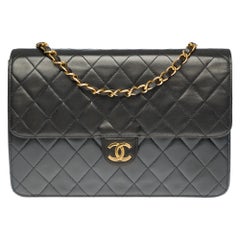 Chanel Classic 25cm shoulder bag in black quilted lambskin and gold hardware