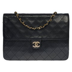 Chanel Classic 25cm shoulder bag in black quilted lambskin and gold hardware