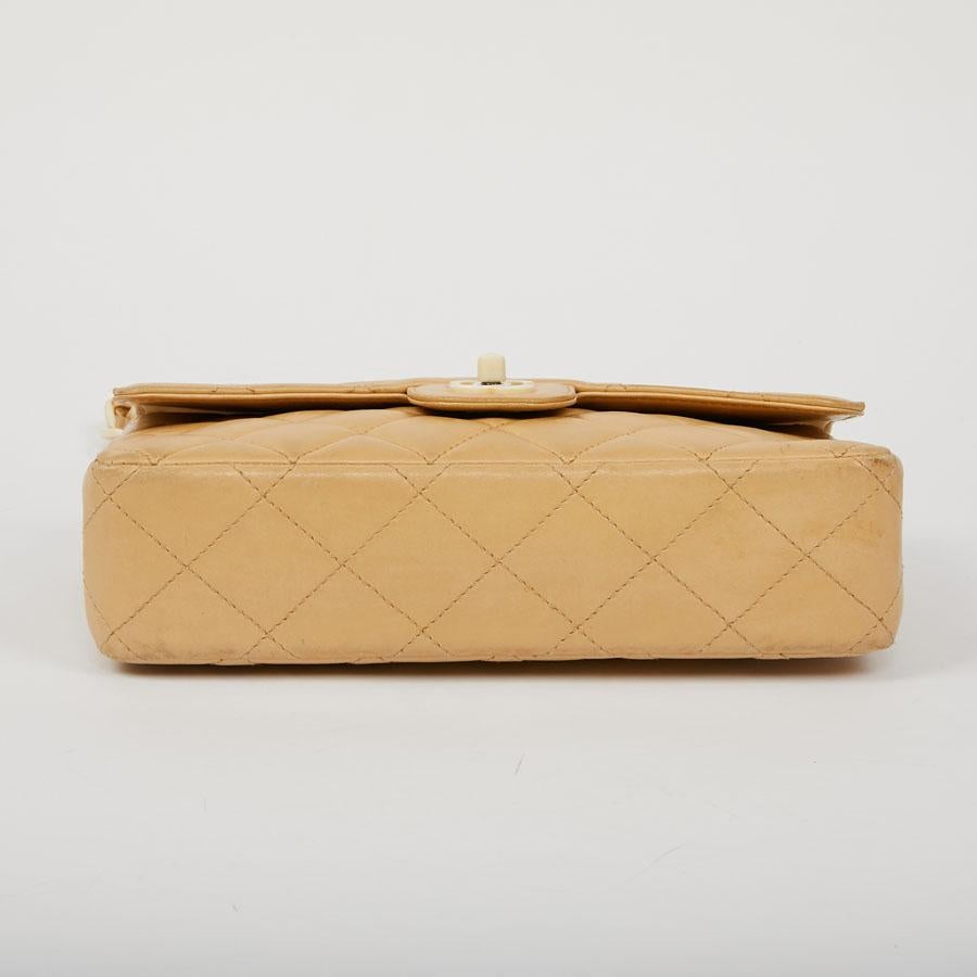 CHANEL Classic Beige 25cm Bag   In Good Condition In Paris, FR