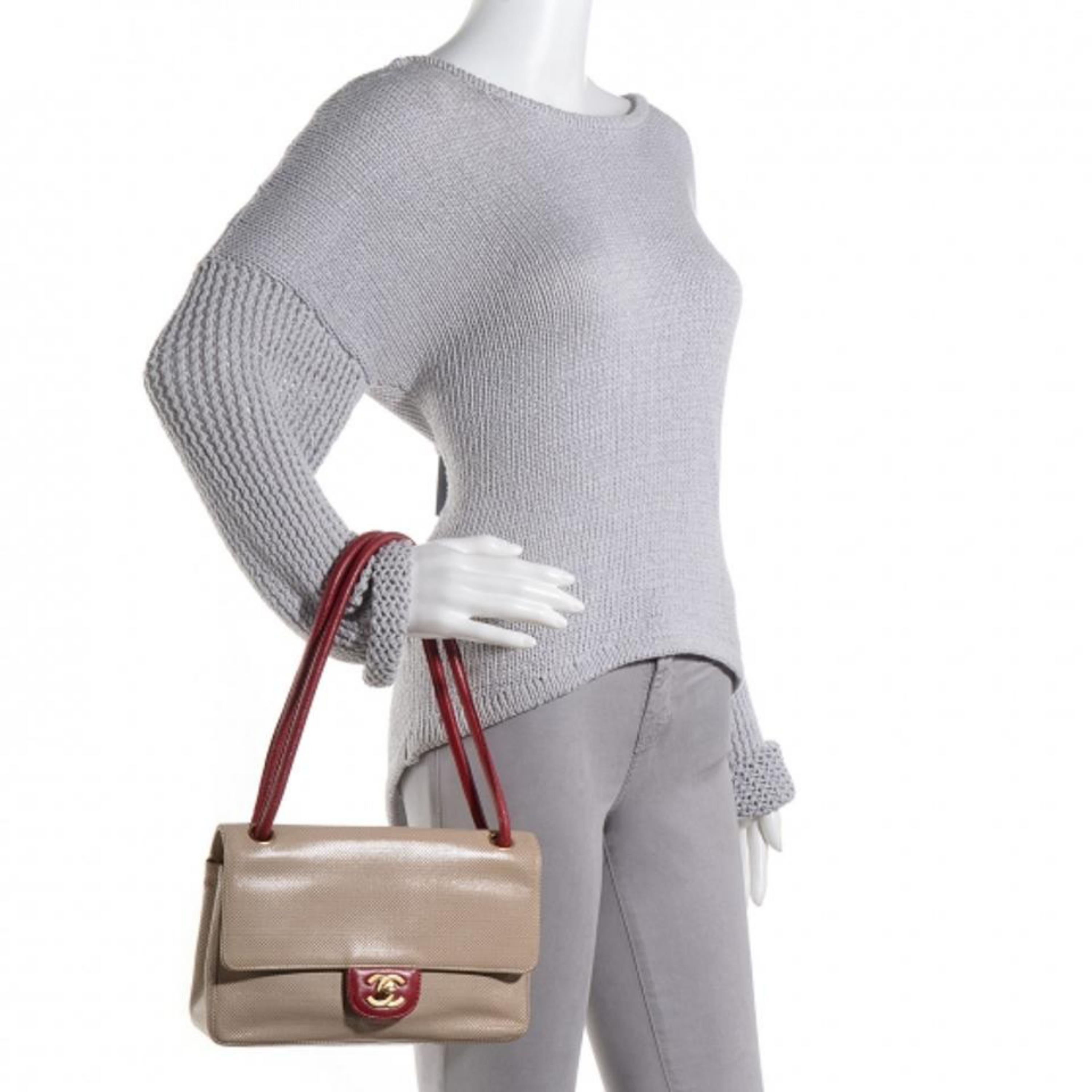 Chanel Classic Bicolor Perforated Medium Flap 216613 Beige Leather Shoulder Bag For Sale 6