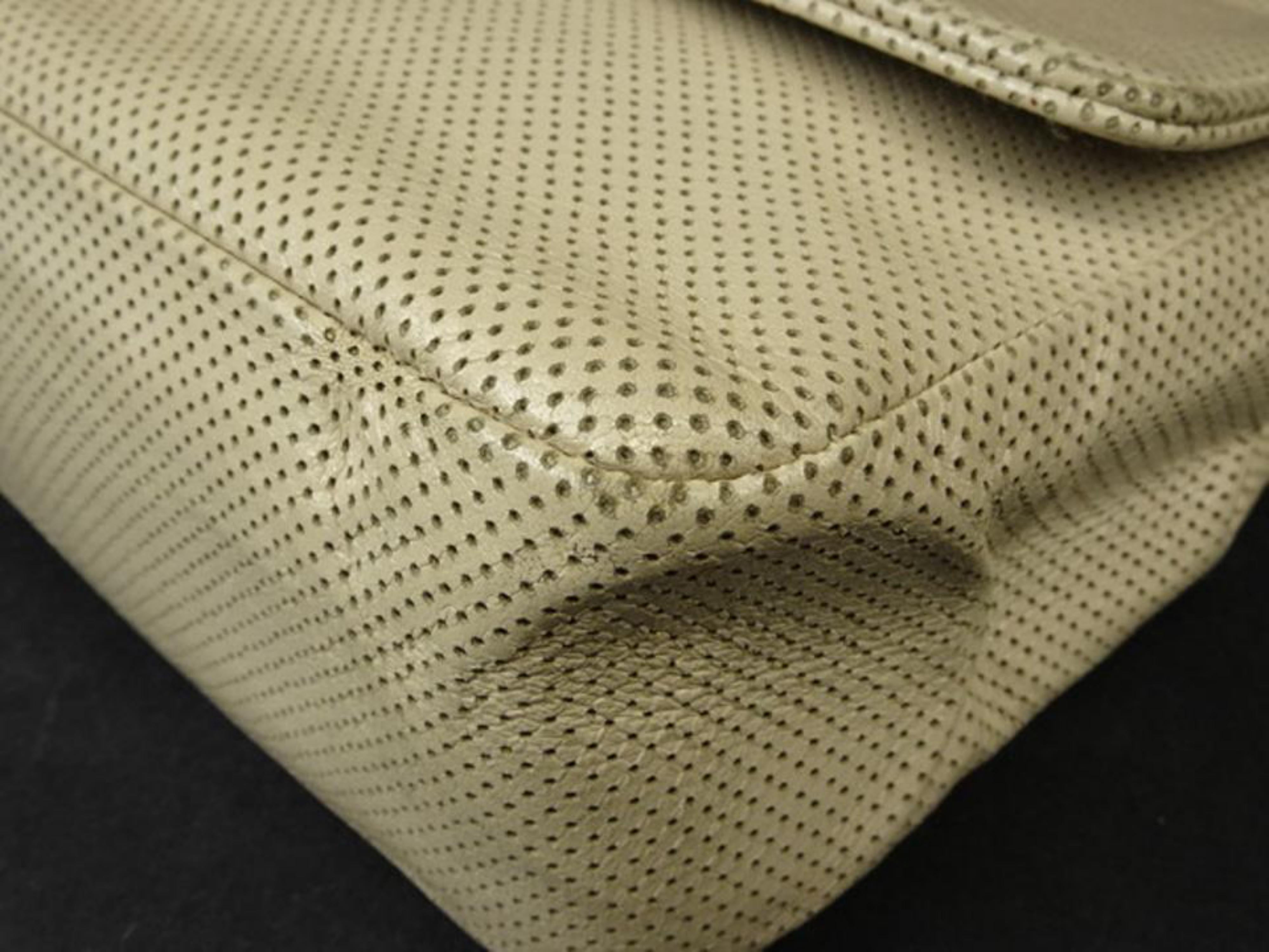 Chanel Classic Bicolor Perforated Medium Flap 216613 Beige Leather Shoulder Bag For Sale 7