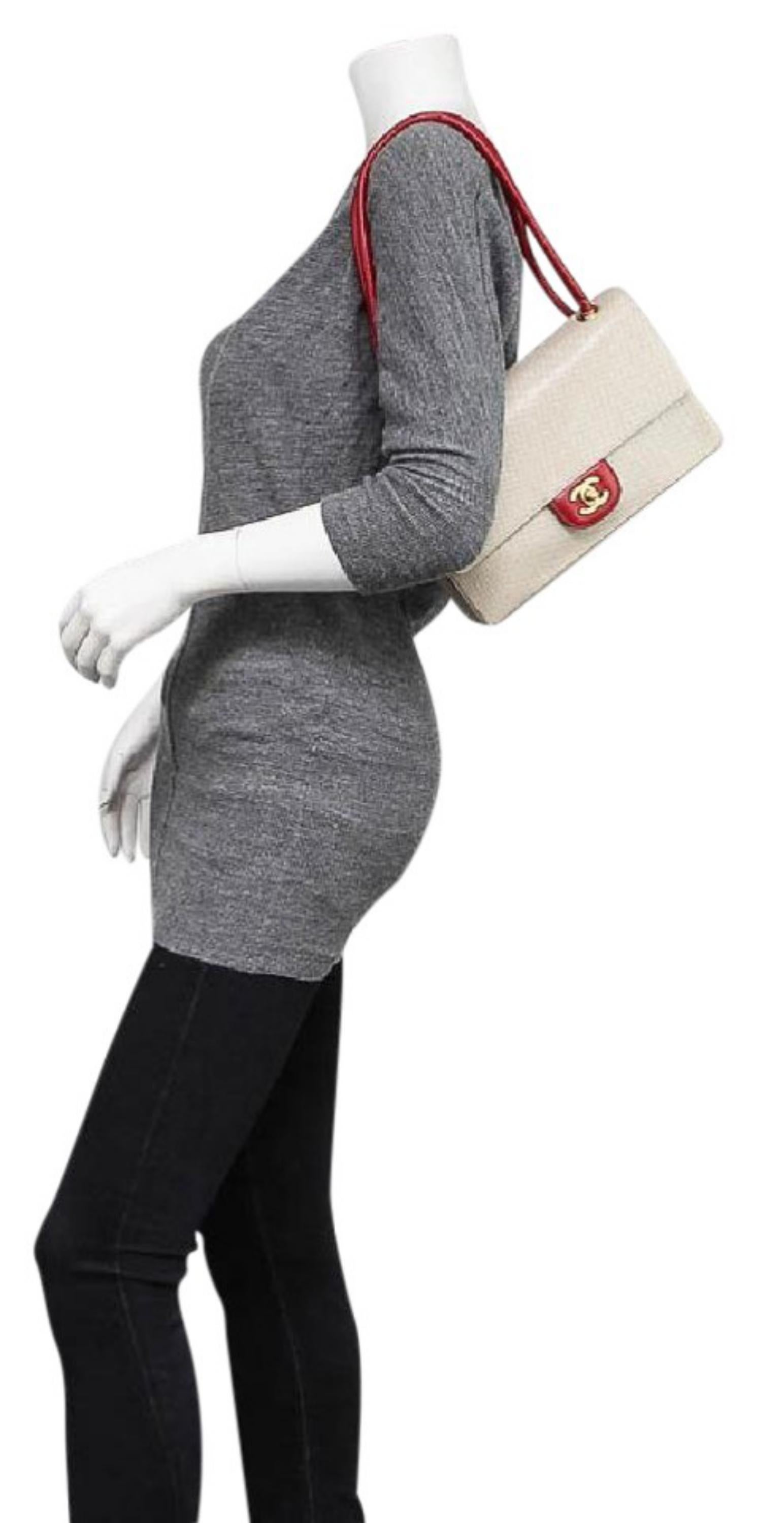 Chanel Classic Bicolor Perforated Medium Flap 216613 Beige Leather Shoulder Bag For Sale 5