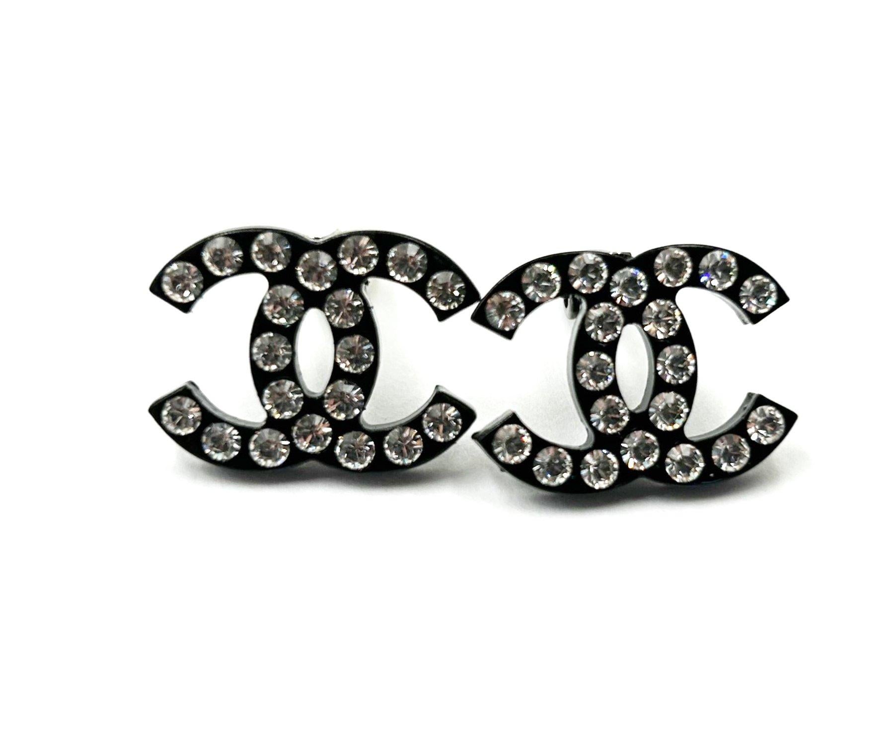 Chanel Classic Black CC Crystal Large Clip on Earrings

* Marked 05
* Made in France
* Comes with the original box 

-It is approximately 0.55