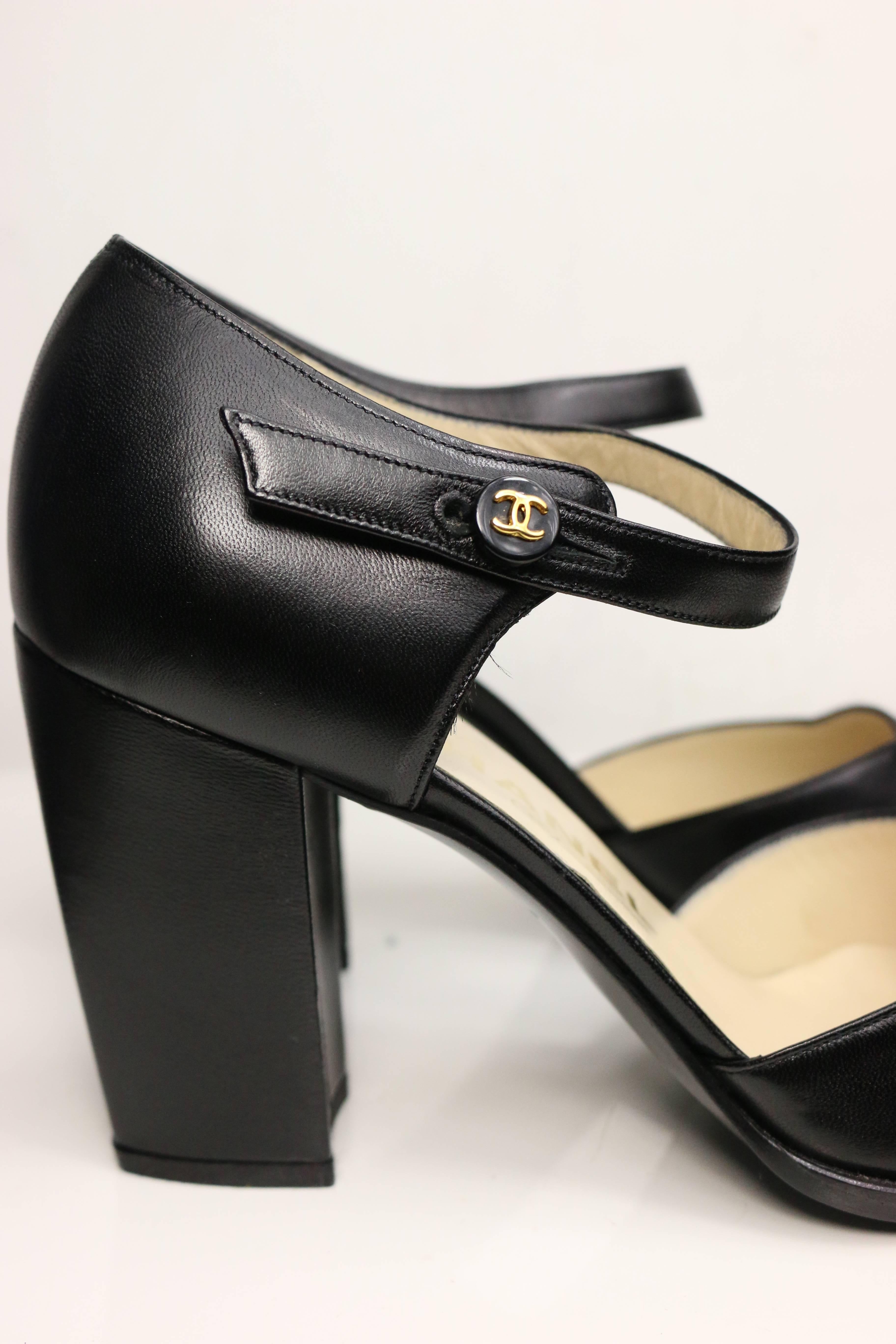 Chanel Classic Black Leather Square Toe Heels In Good Condition For Sale In Sheung Wan, HK