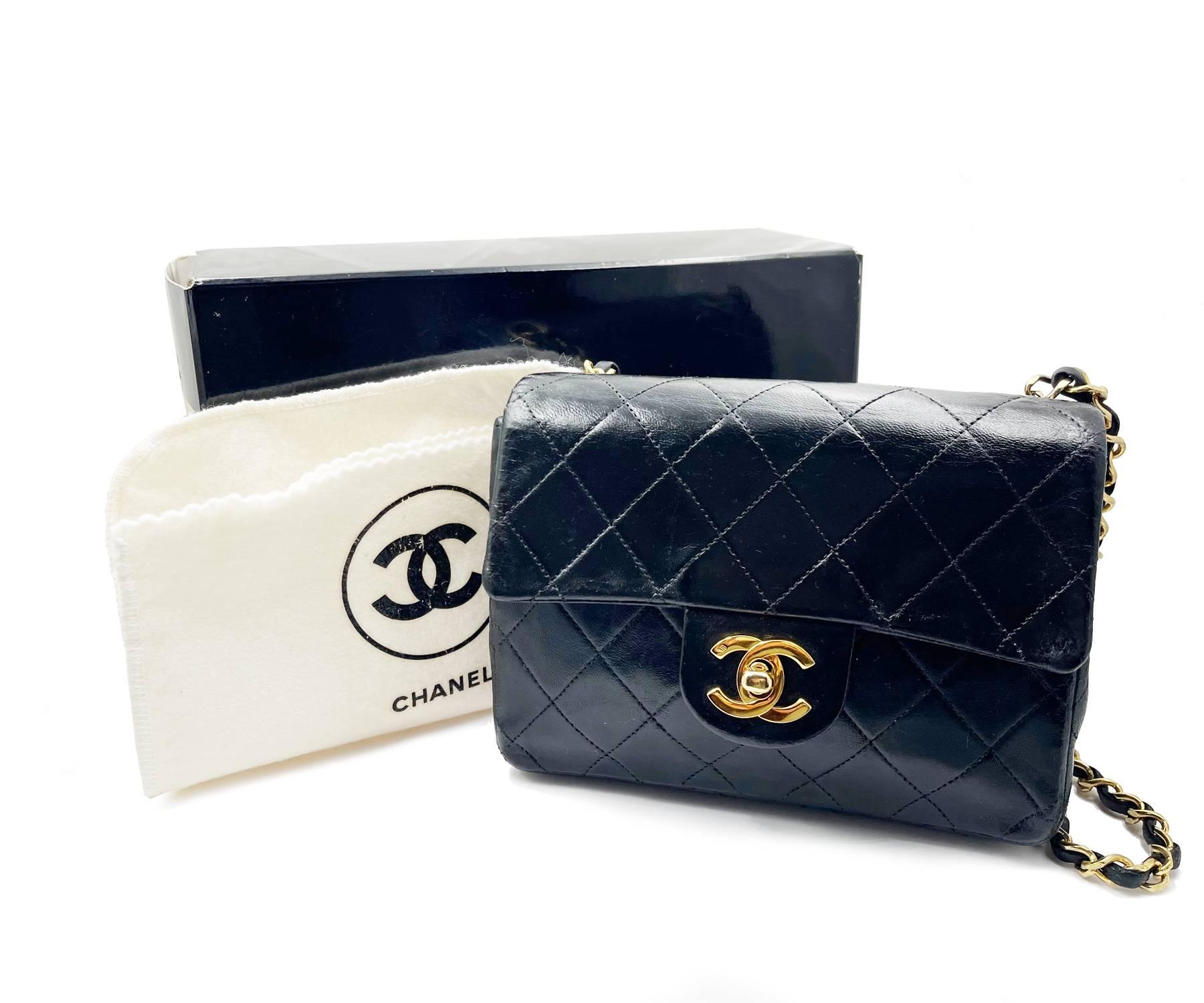 Chanel Classic Black Mini Timeless Crossbody Bag Wie bei Kate Middleton gesehen im Zustand „Gut“ im Angebot in Pasadena, CA