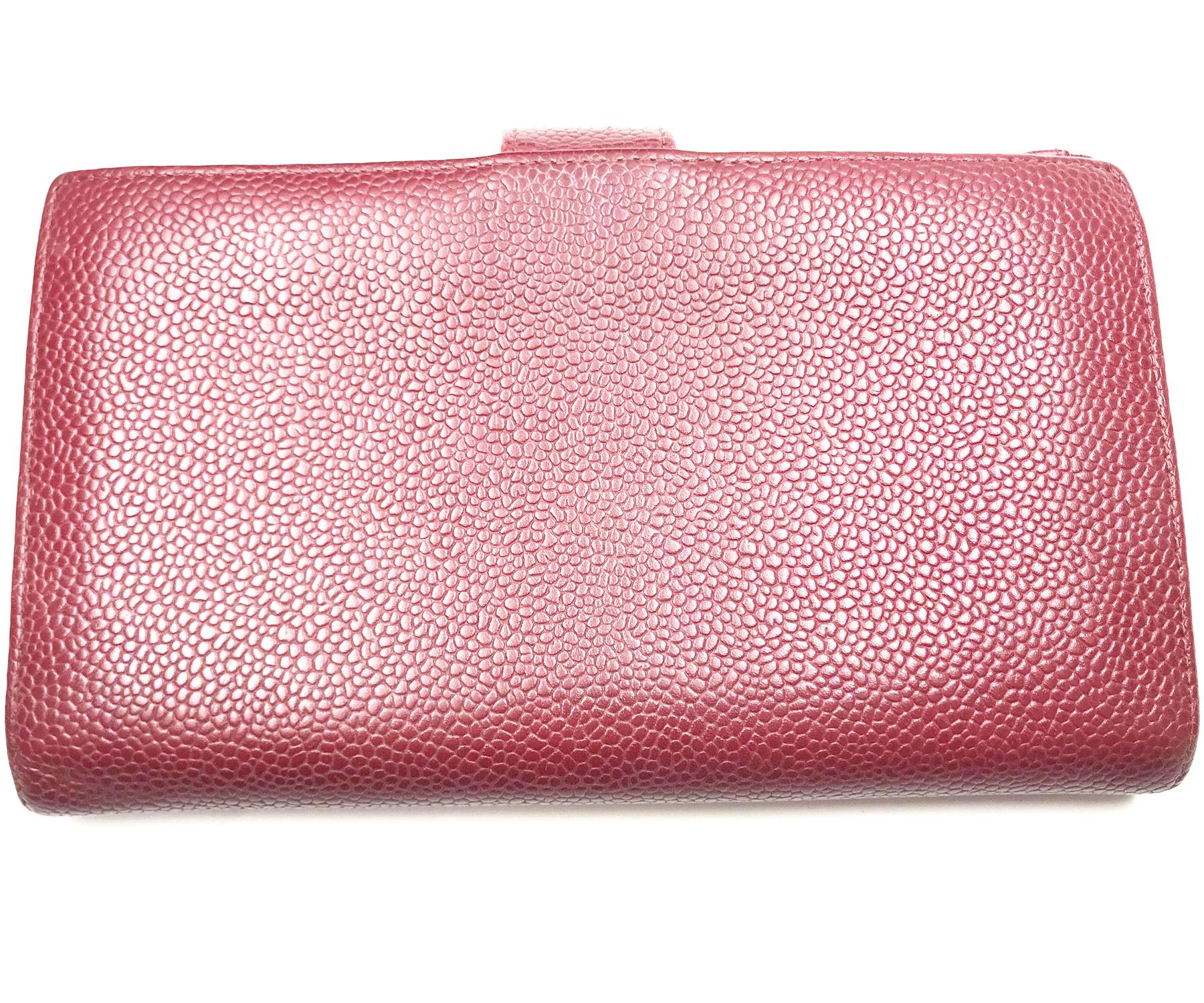 Chanel Classic Burgundy Caviar Bi Fold Long Wallet In Good Condition For Sale In Pasadena, CA