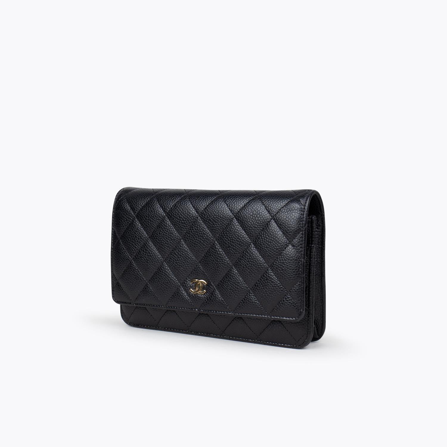 Black caviar leather Chanel Wallet on Chain with

– Gold-tone hardware
– Single chain-link and leather shoulder strap
– CC logo hardware embellishment at front
– Single patch pocket at back
– Single zip compartment at front flap underside, dual