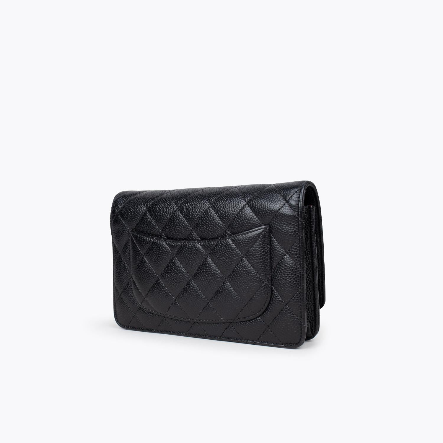 Women's Chanel Classic Caviar Wallet on Chain For Sale