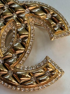 Chanel Classic CC brooch with gold - plated metal and Swarovski Crystals A23C