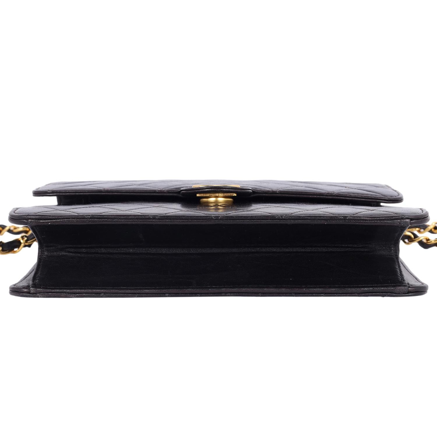 Chanel Classic CC Borsa a tracolla in pelle di agnello con patta frontale Nero in vendita 6