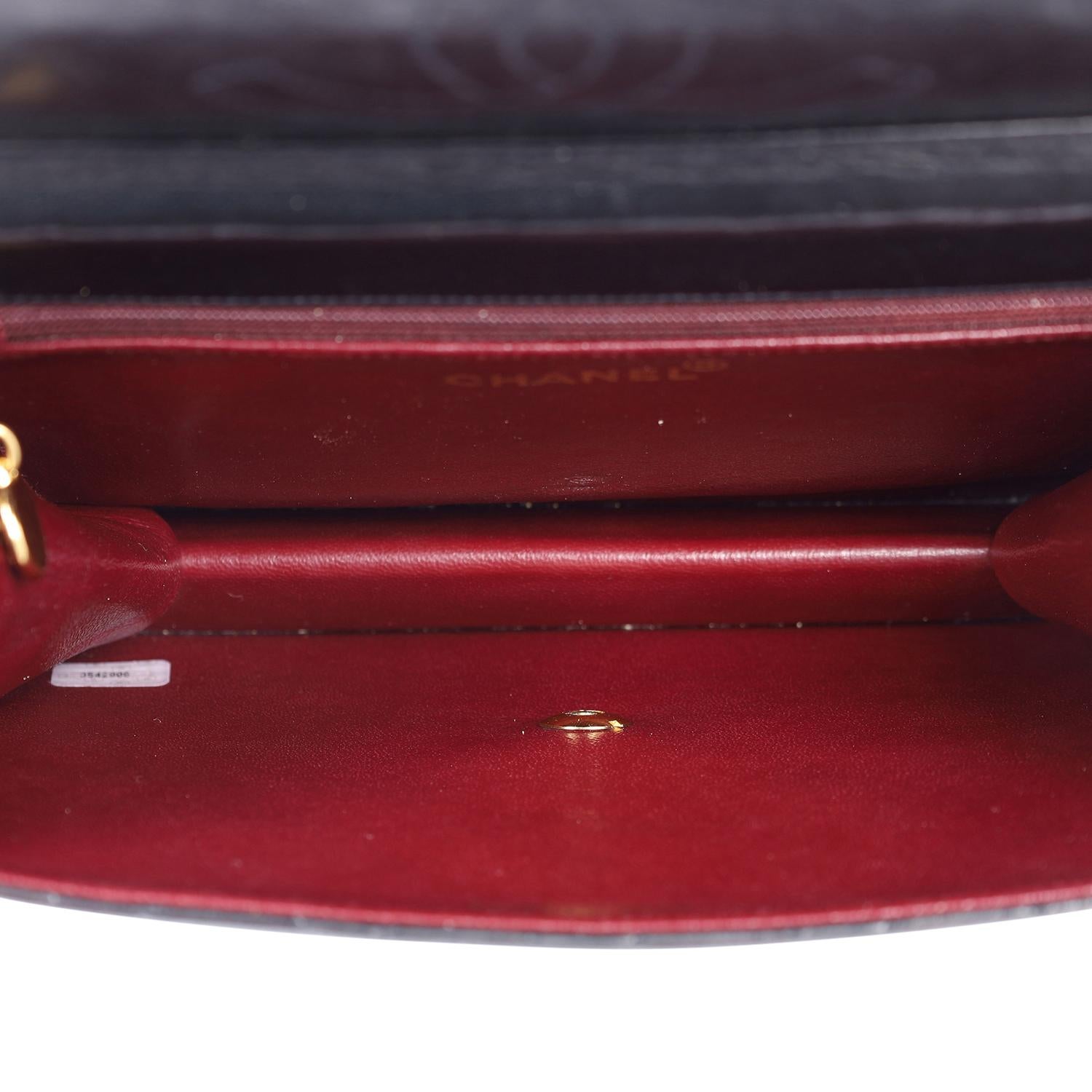 Chanel Classic CC Borsa a tracolla in pelle di agnello con patta frontale Nero in vendita 7