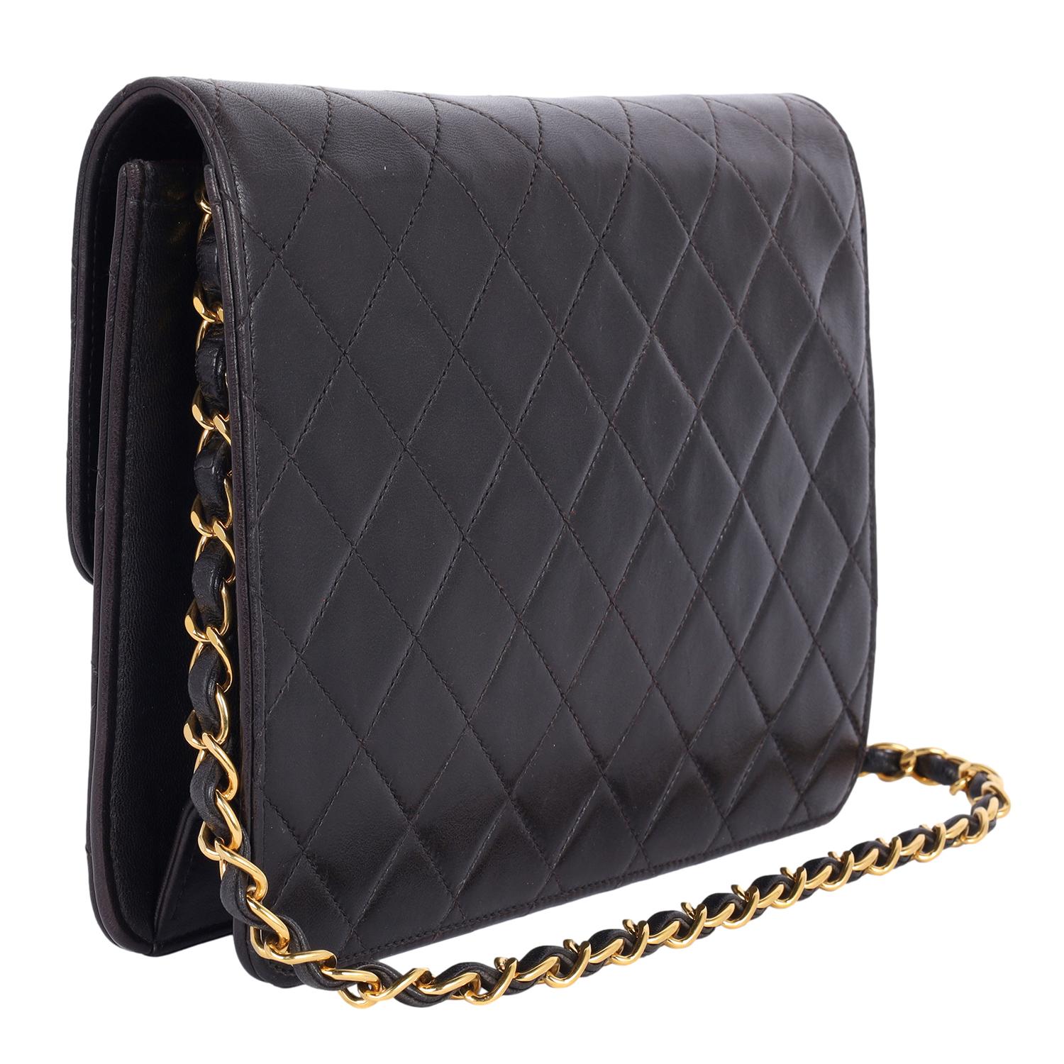 Chanel Classic CC Borsa a tracolla in pelle di agnello con patta frontale Nero in vendita 4