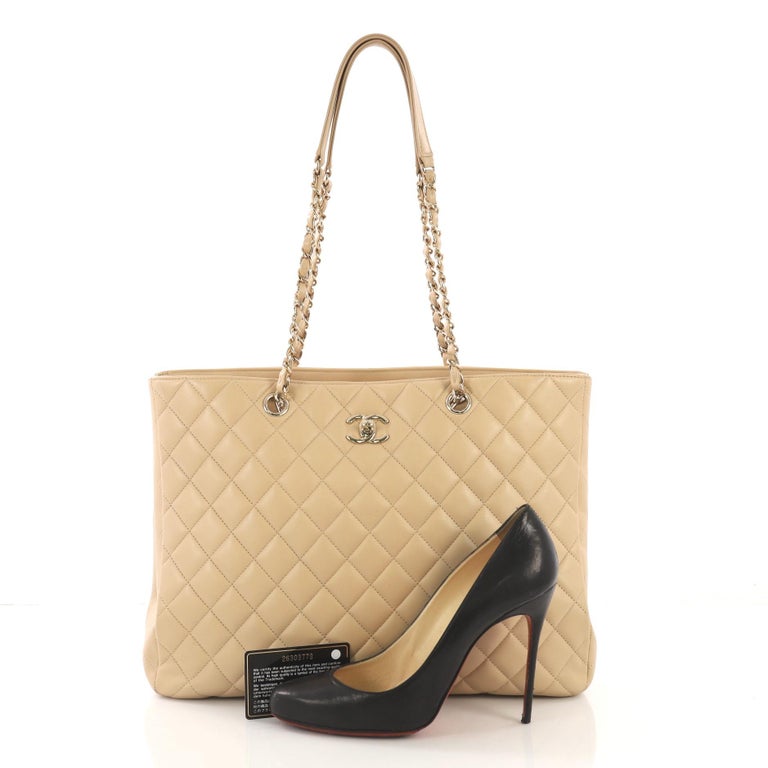 Sold at Auction: Chanel - Caviar GST Tote Bag - Beige Tan Large CC Logo - Gold  Chain Strap