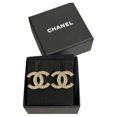 CHANEL Classic CC Silberne Mini-Ohrstecker