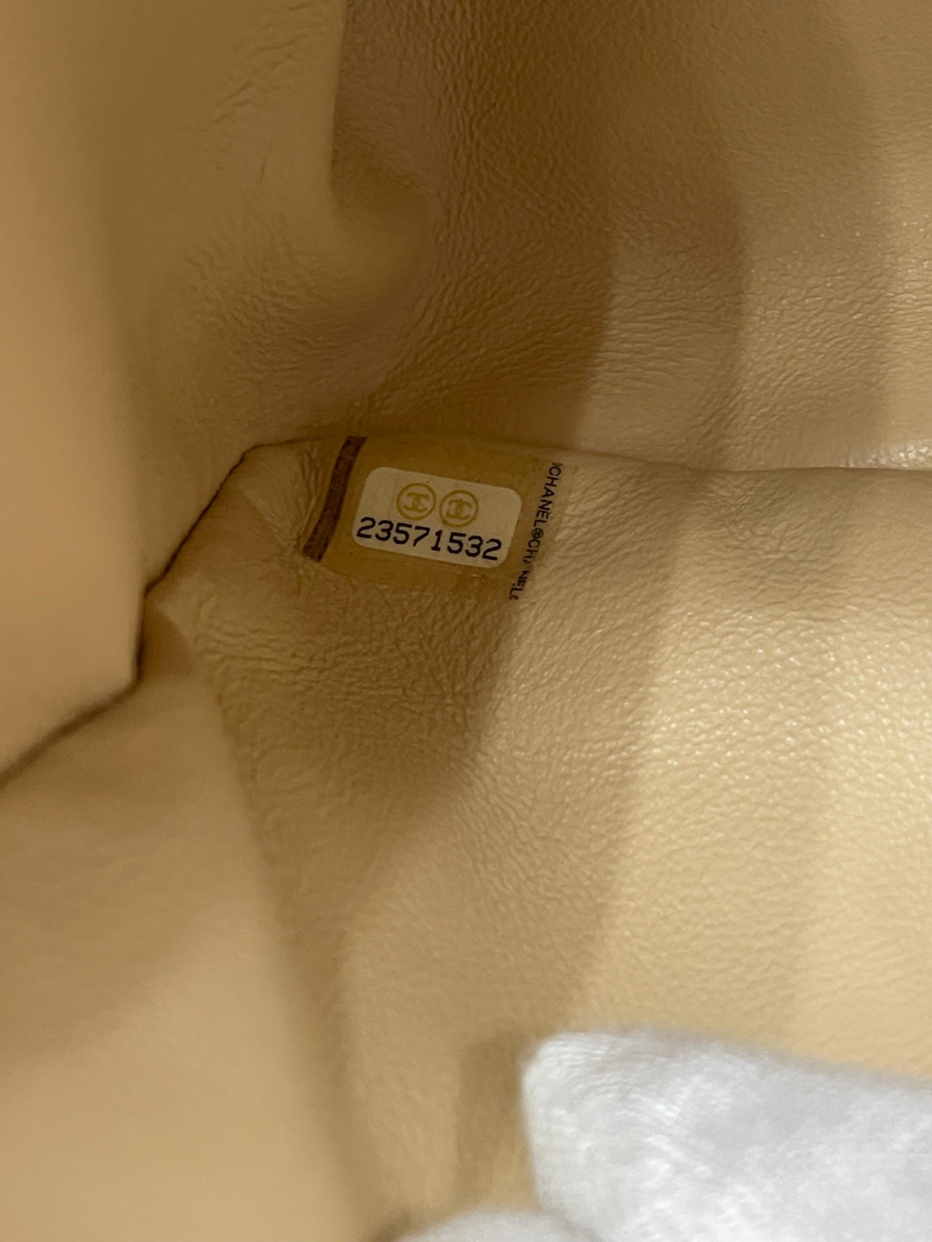 Chanel Classic Classic Double Flap Beige Caviar, with Gold-Toned Chain For Sale 1