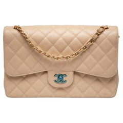 Chanel Classic Double Flap Beige Caviar, con Chanel a catena dorata