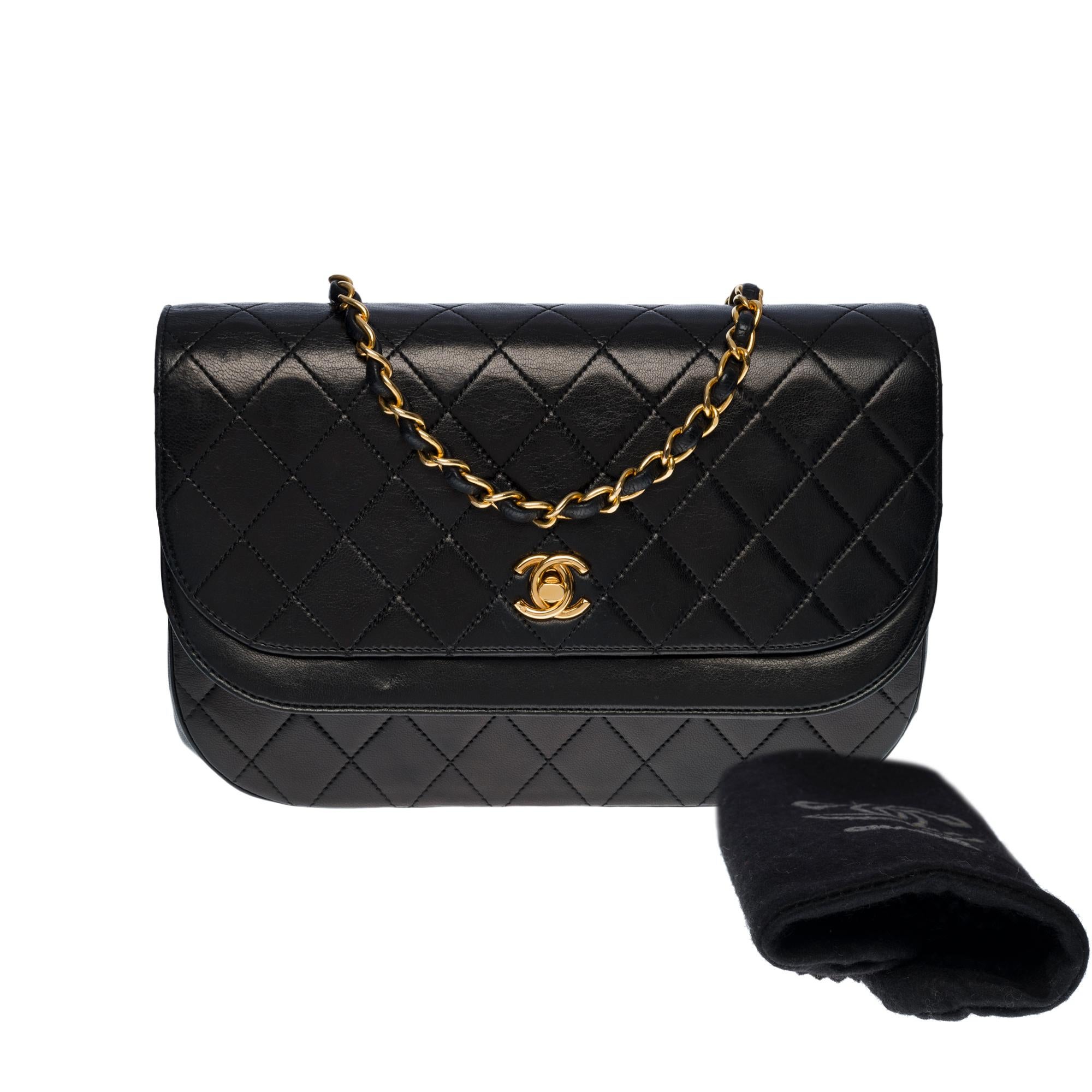 Chanel Classic Demi-Lune shoulder Flap bag in black quilted leather, GHW 7