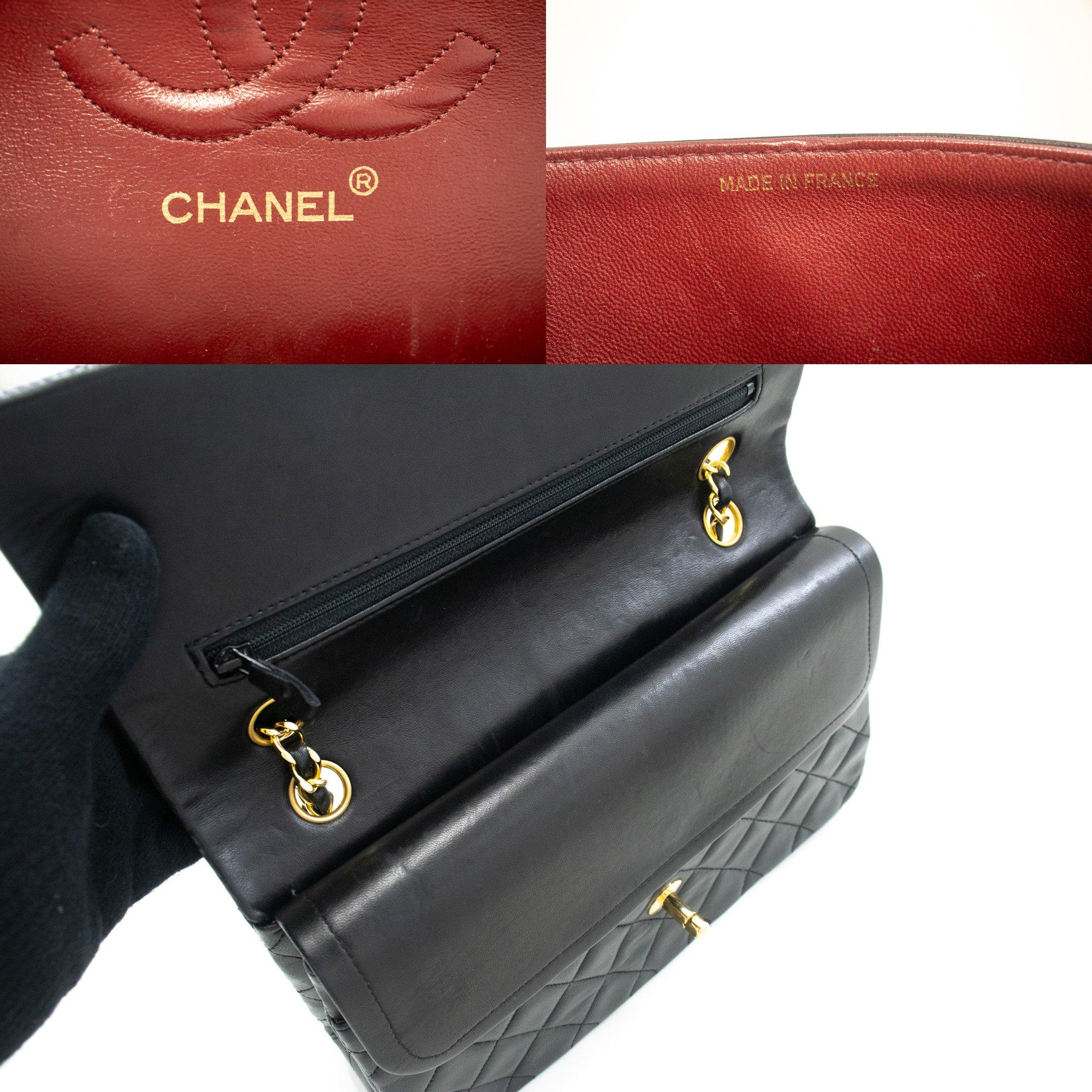 CHANEL Sac à bandoulière classique à double rabat avec chaîne de 10 pouces en cuir d'agneau noir en vente 4