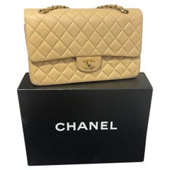Chanel Classic Double Flap 25 cm in Lambskin Beige con Hardware Oro