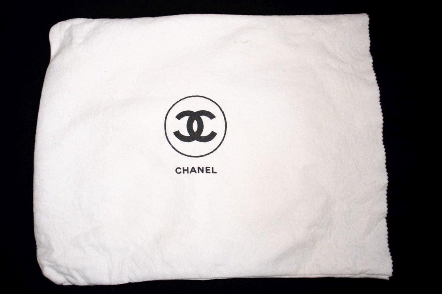 CHANEL Sac à bandoulière classique à double rabat avec chaîne de 9 pouces en cuir d'agneau noir 15