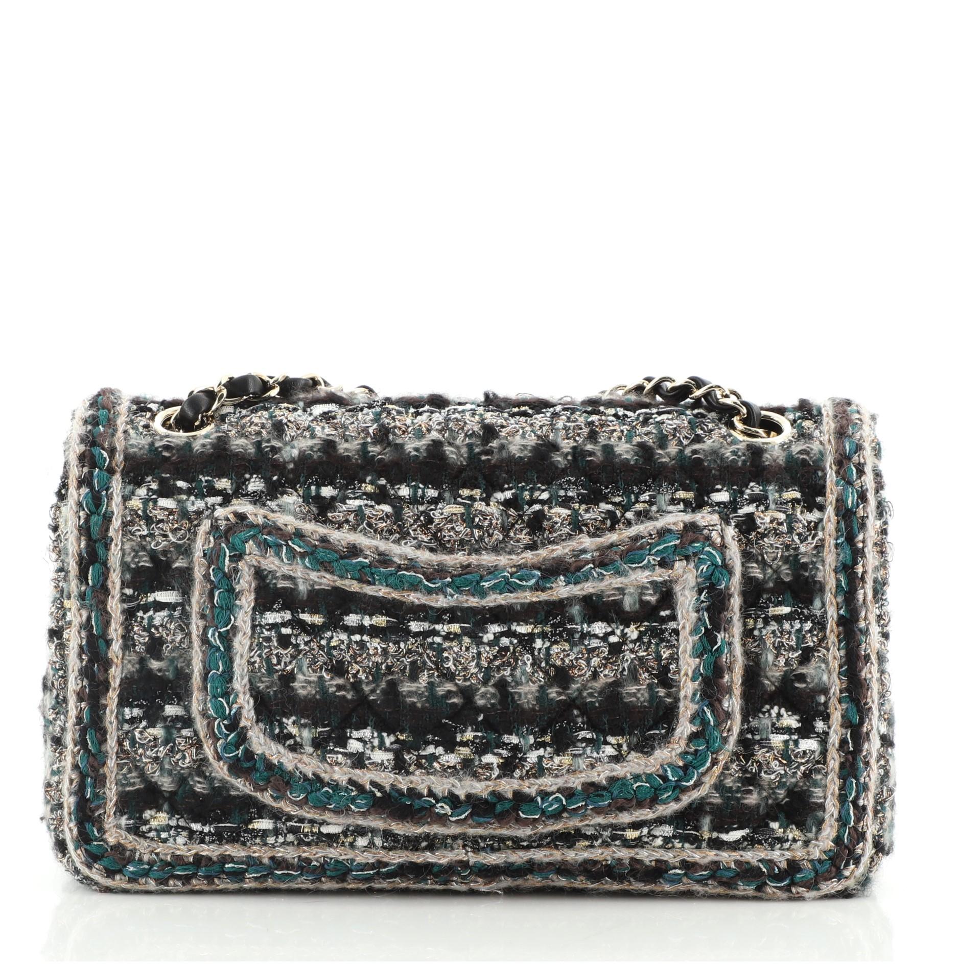 Chanel Classic Double Flap Tasche geflochtene Quilted Tweed Medium im Zustand „Gut“ in NY, NY