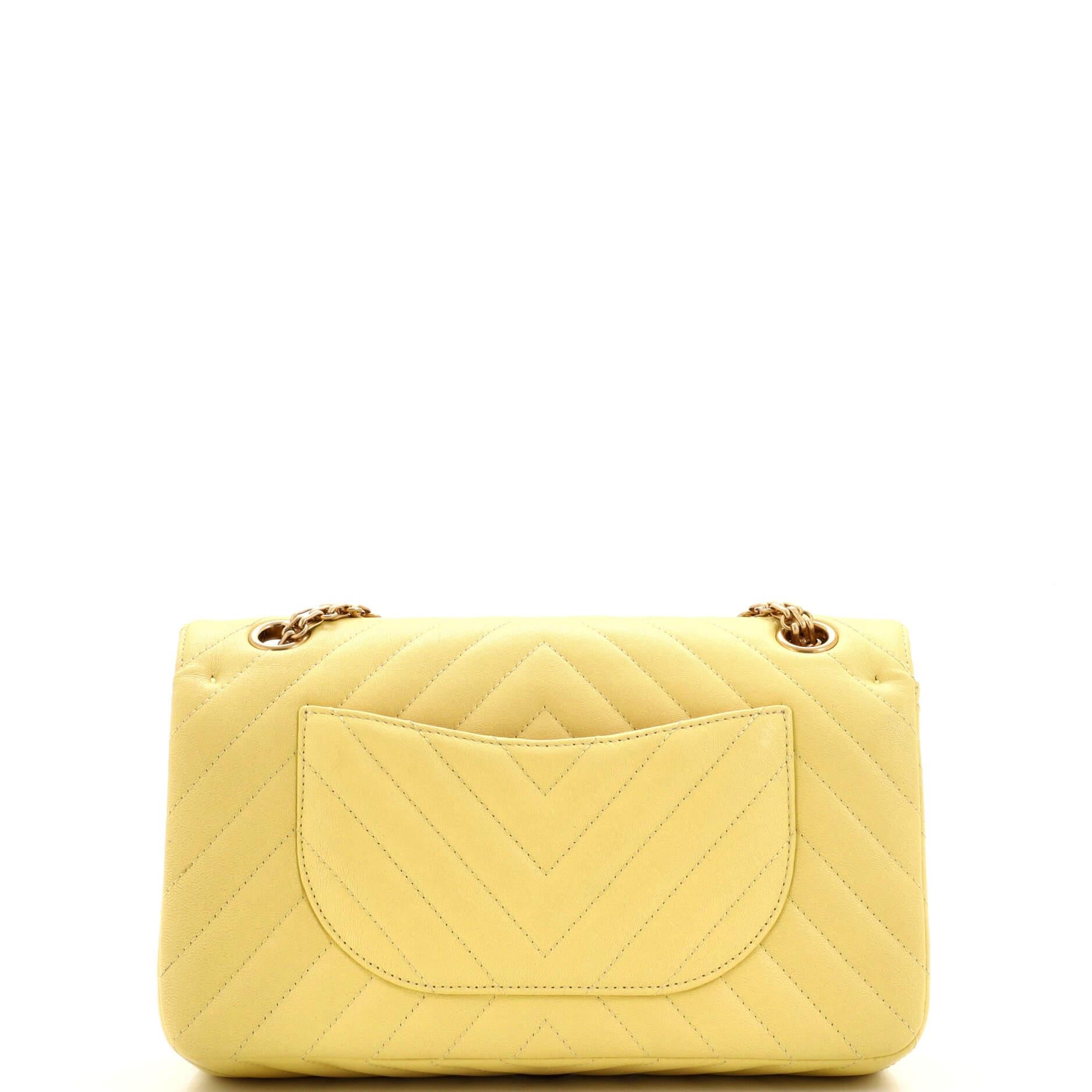 Chanel Classic Double Flap Bag Chevron Caviar Medium In Good Condition For Sale In NY, NY