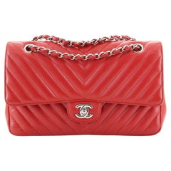 Sac à double rabat classique Chanel Chevron Caviar Moyen