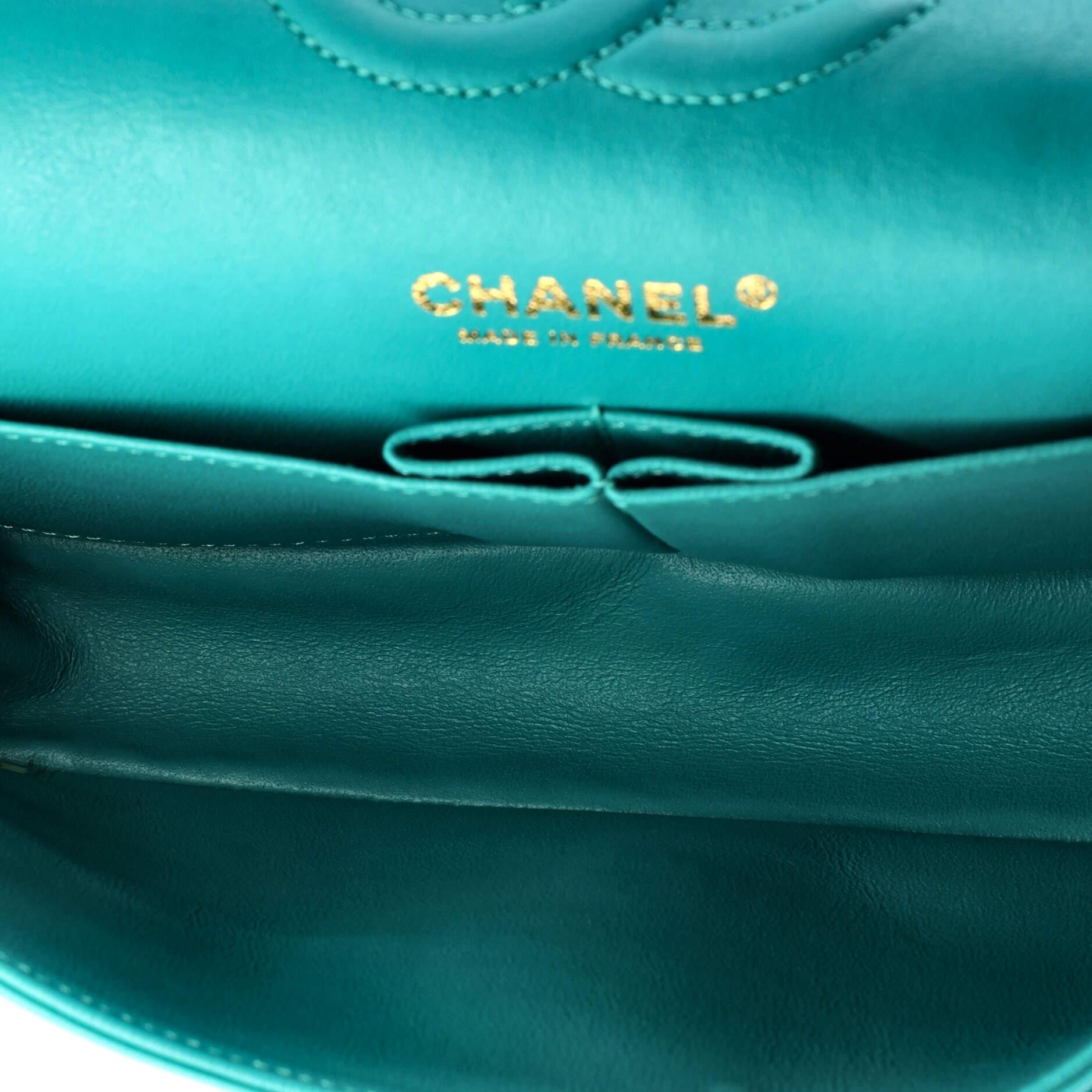Chanel Classic Double Flap Bag Chevron Lambskin Medium For Sale 1