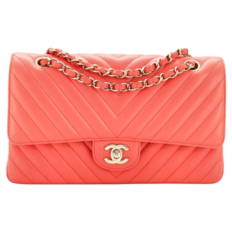Chanel Chevron Lambskin New Medium Boy Bag (SHF-TUOid1) – LuxeDH
