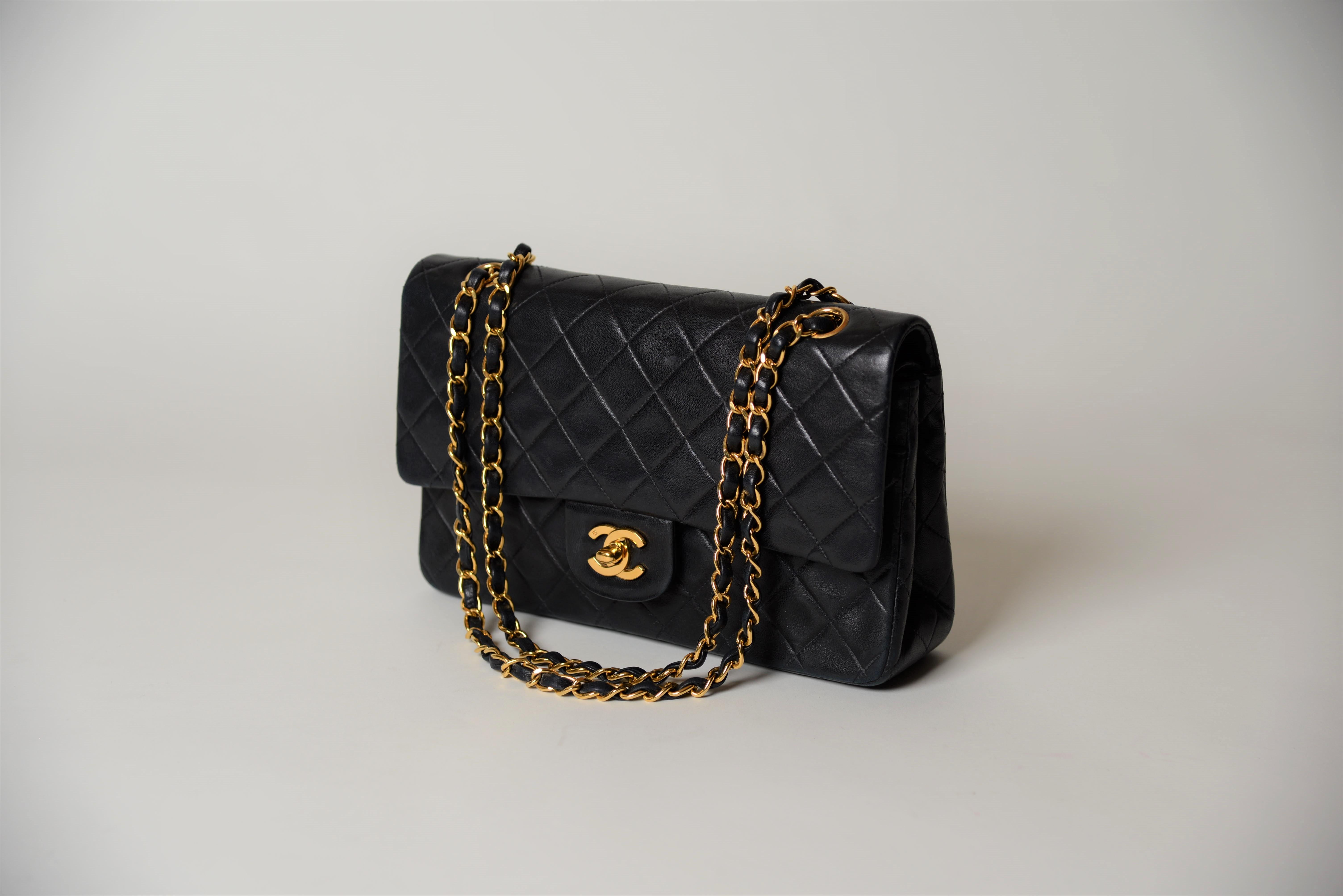 Chanel Classic Double Flap Bag Medium Black Lambskin Full-Set In Good Condition In Roosendaal, NL